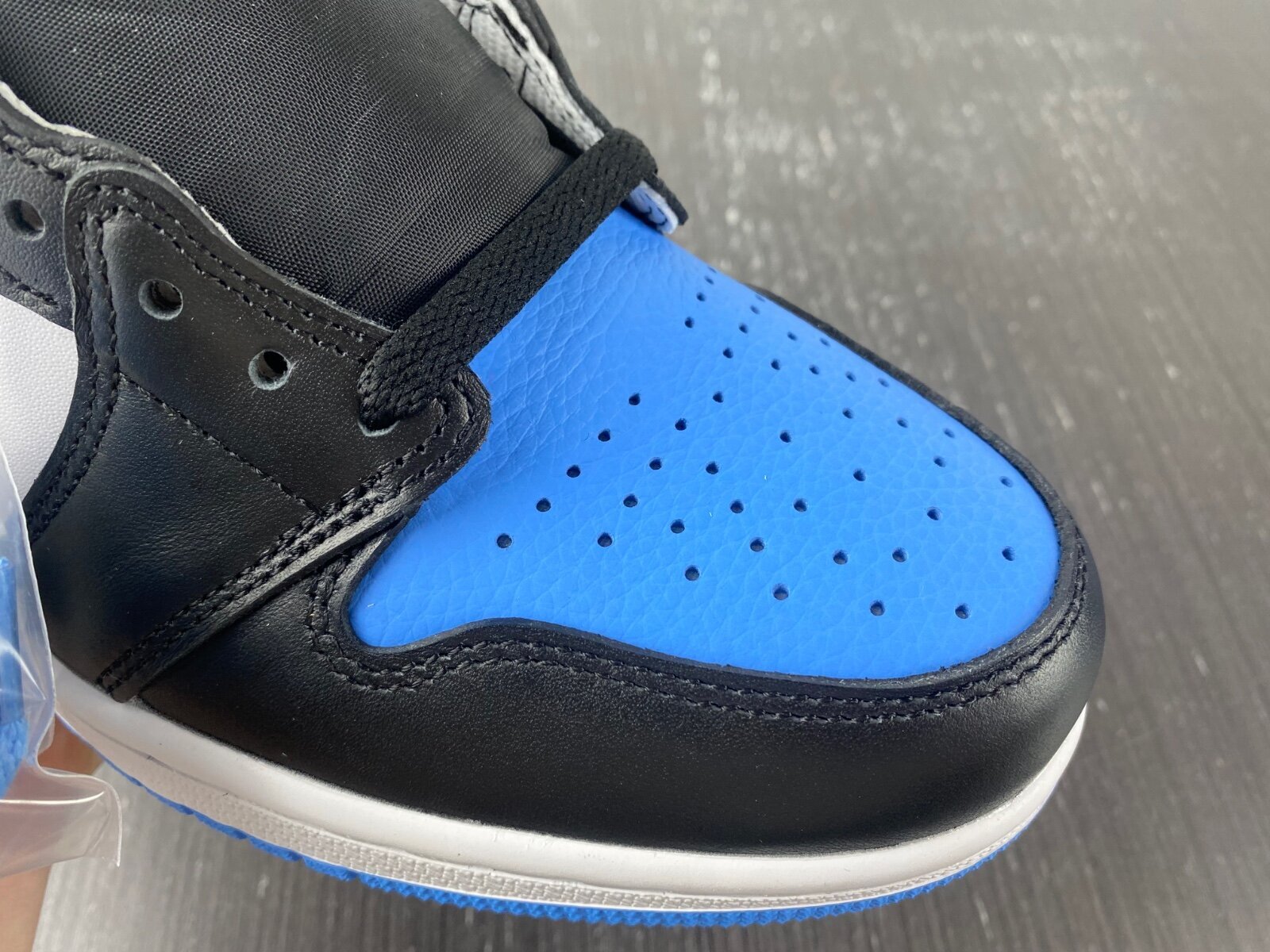 AJ1 Retro High OG 'UNC Toe' - Image 2