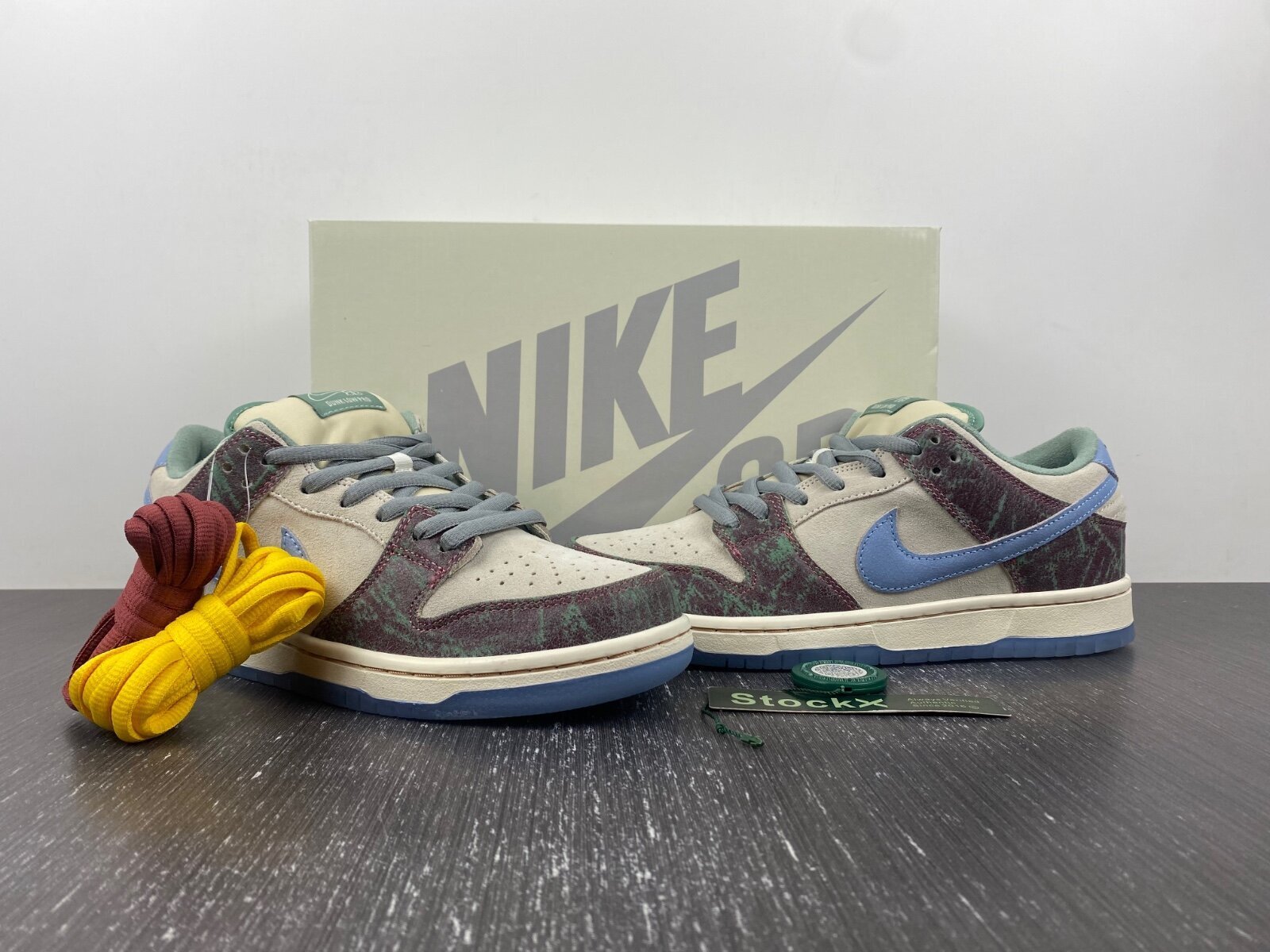 SB Dunk Low Crenshaw Skate Club - Image 18