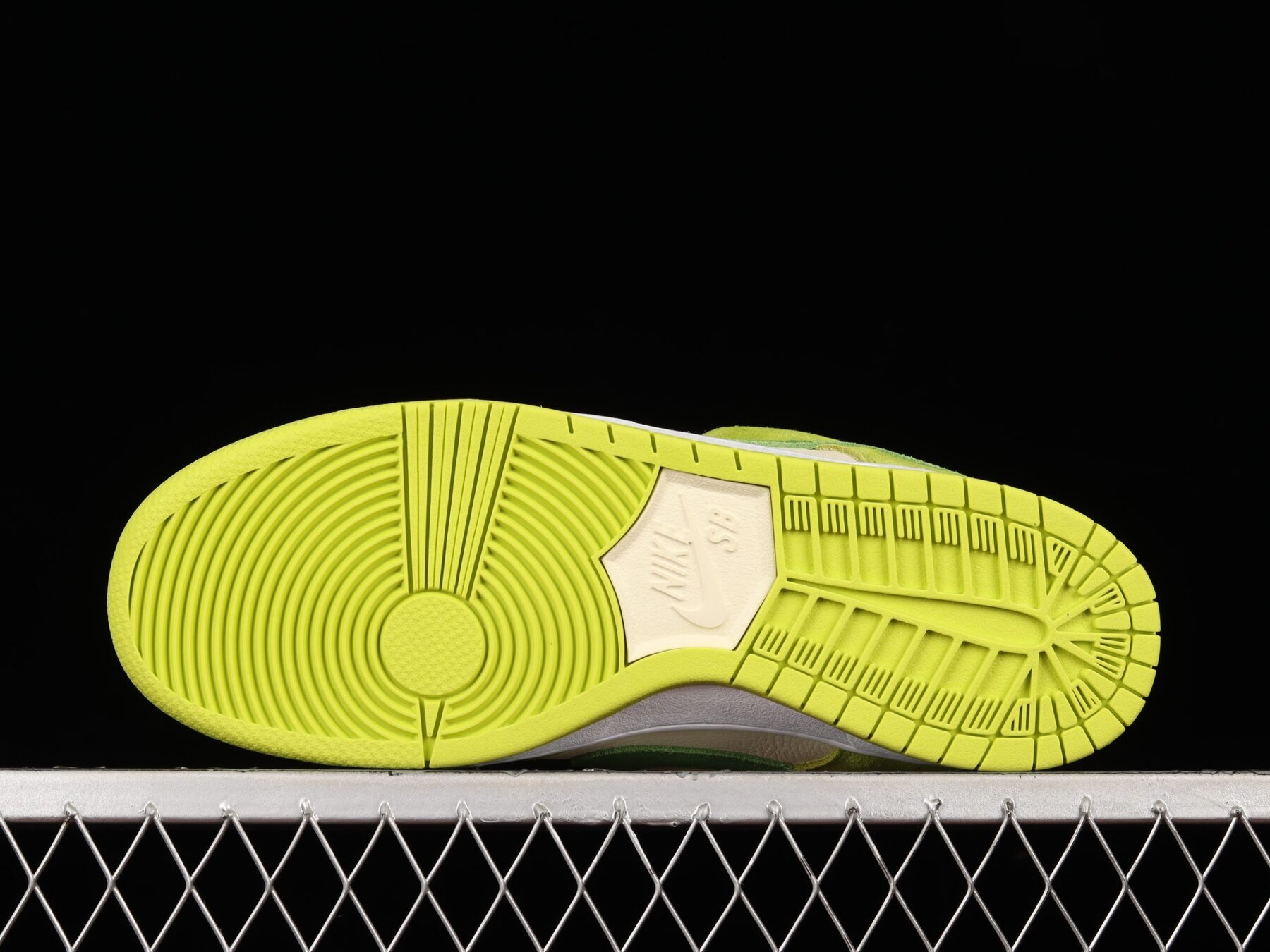 SB Dunk Low Green Apple - Image 2