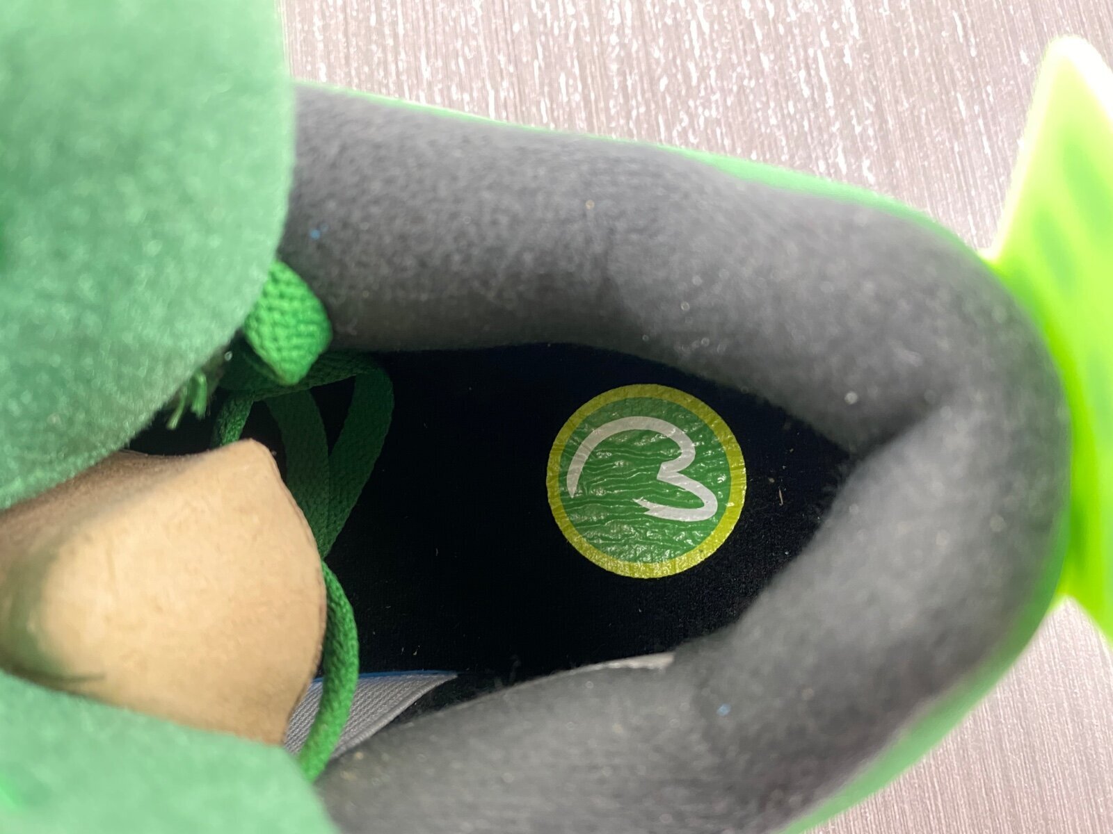 AJ4 Retro Wahlburgers - Image 10