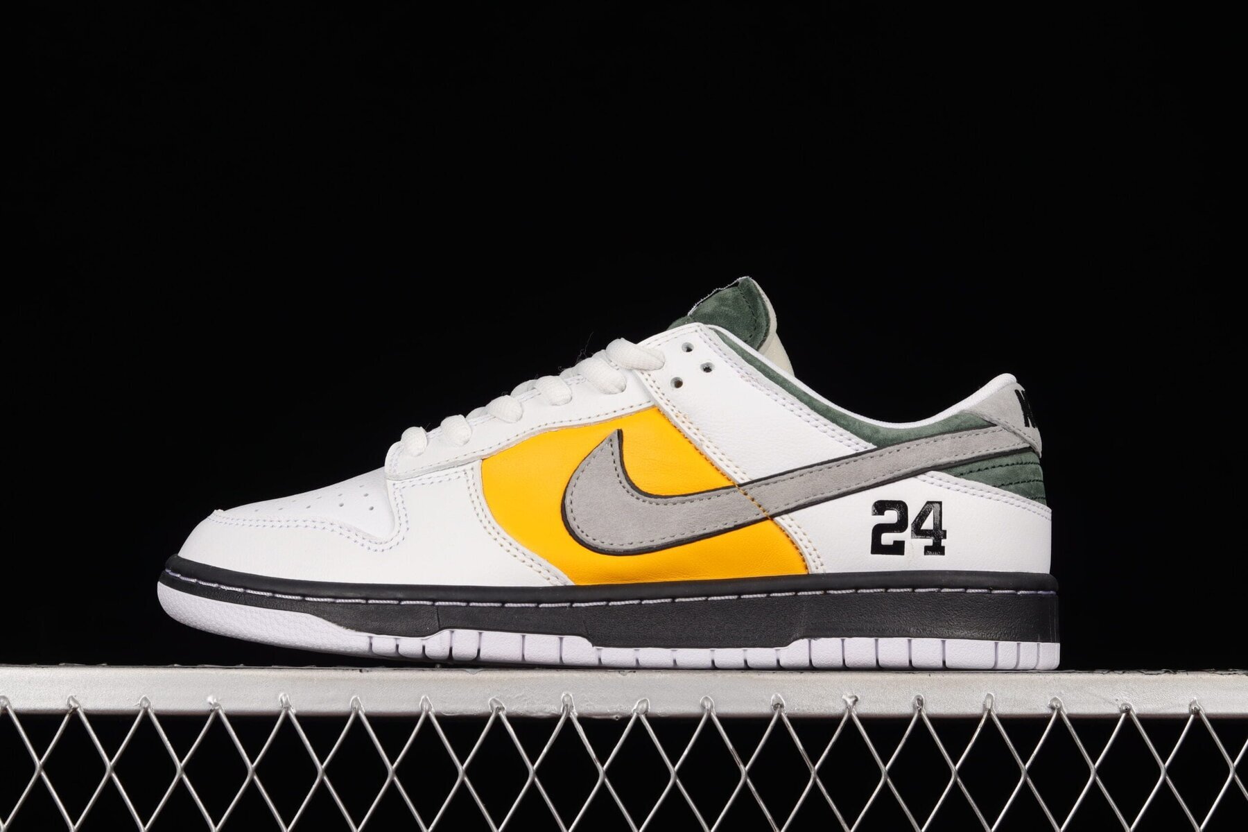 SB Dunk Low Kobe White Yellow Green Black - Image 3
