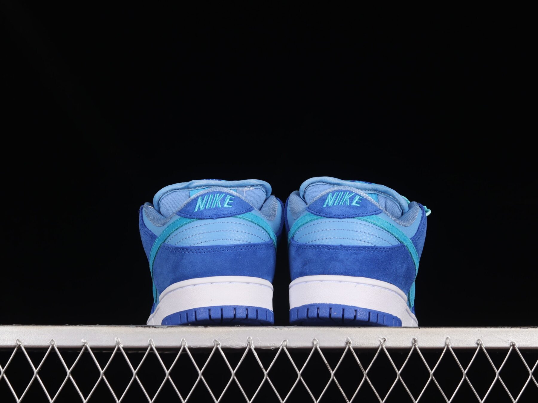 SB Dunk Low Blue Raspberry - Image 2
