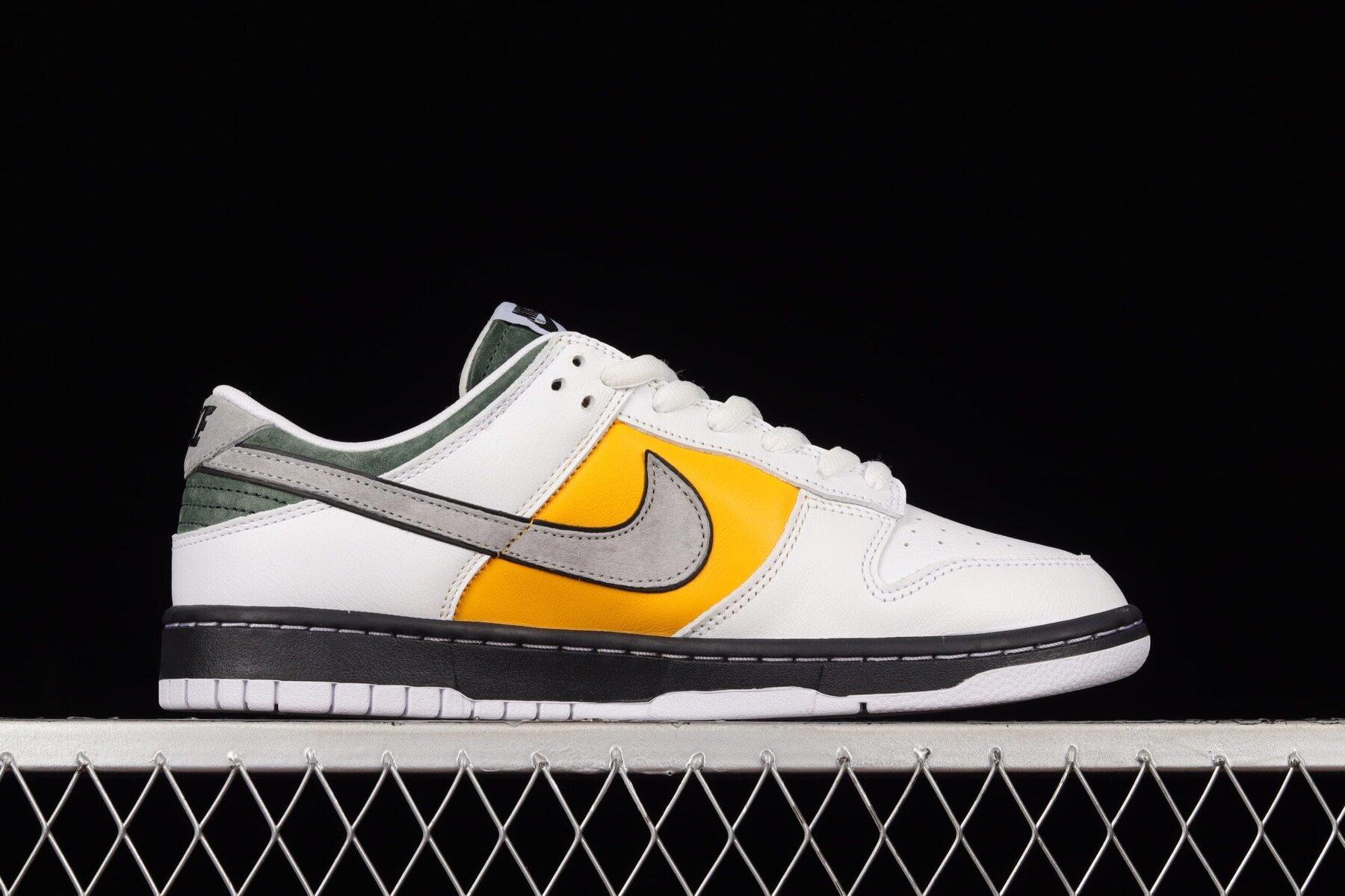 SB Dunk Low Kobe White Yellow Green Black - Image 8