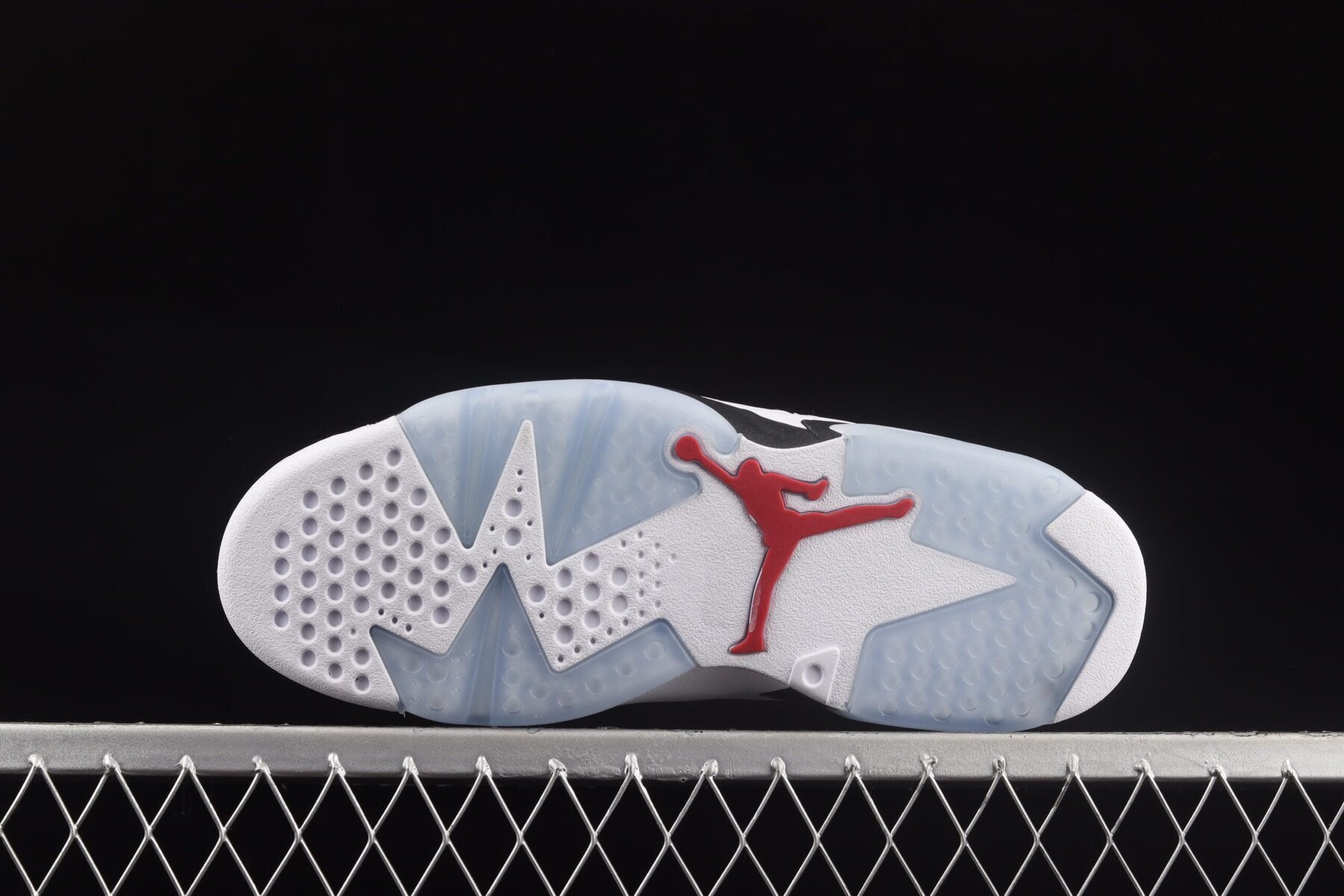 AJ6 Retro Carmine - Image 3