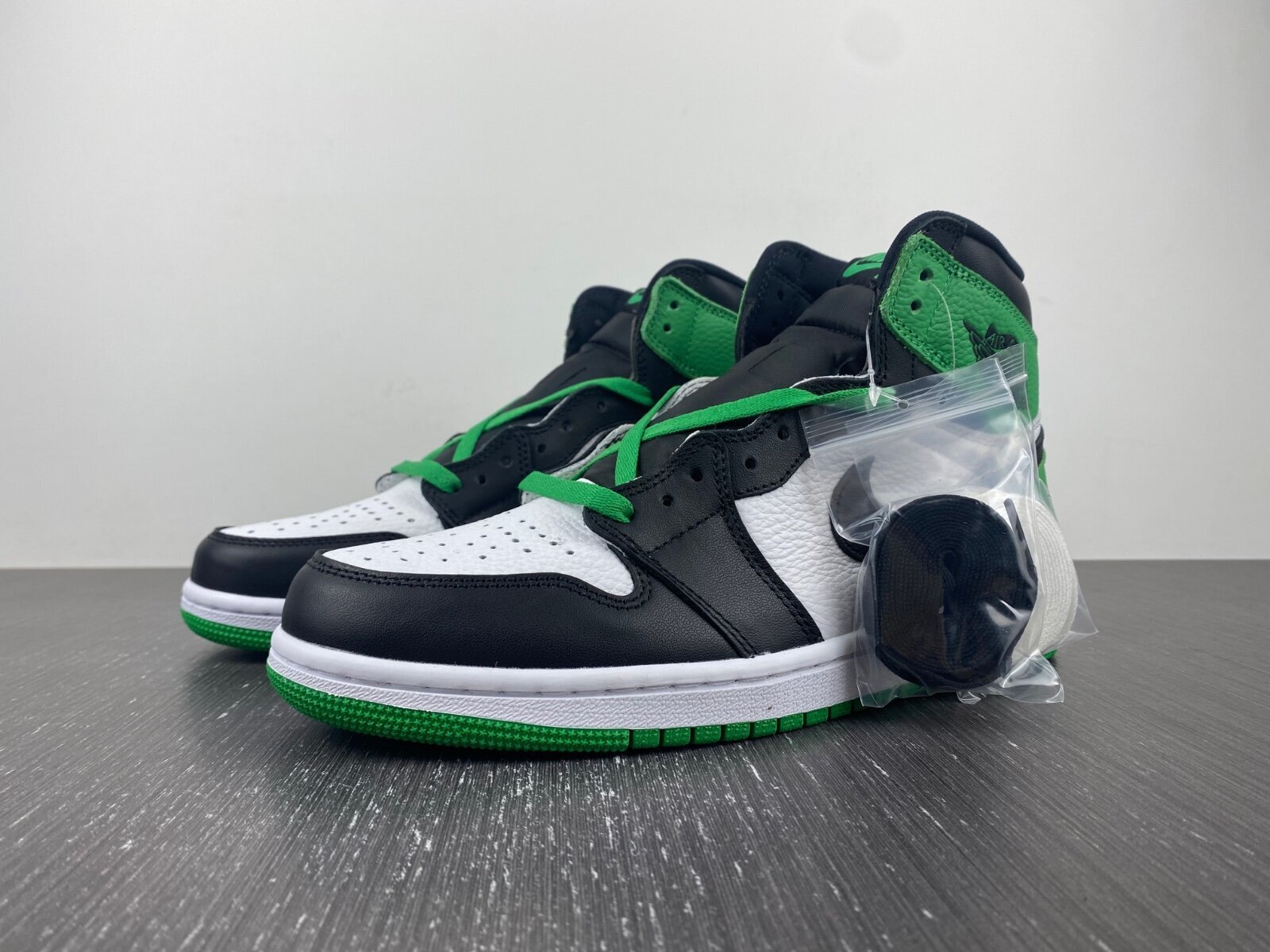 AJ1 High "Lucky Green" - Image 13
