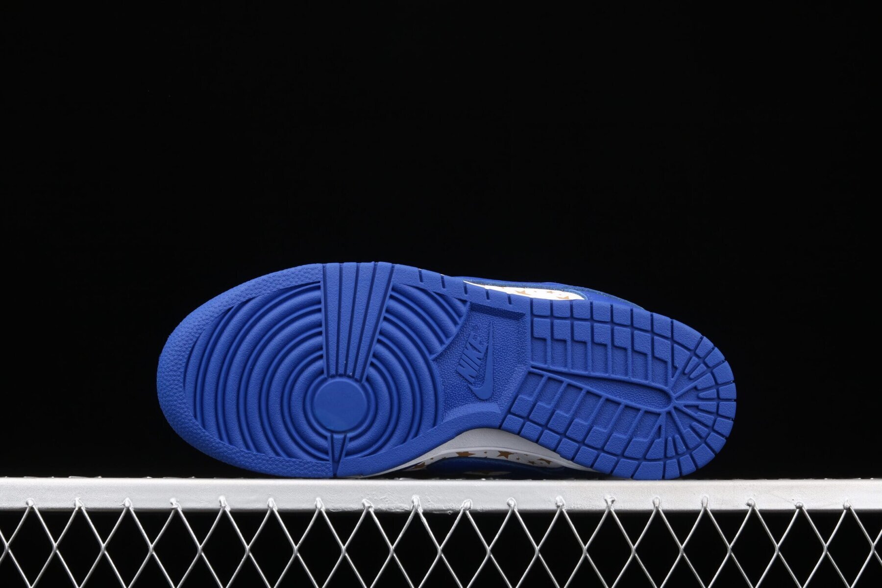 SB Dunk Low, Supreme Stars Hyper Royal - Image 7