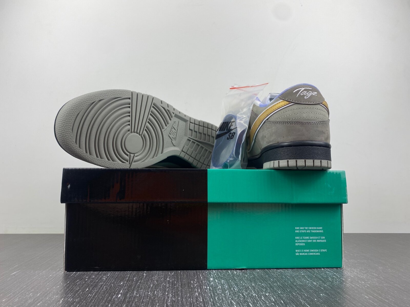 CONCEPTS x SB Dunk Low TAGZ custom - Image 4