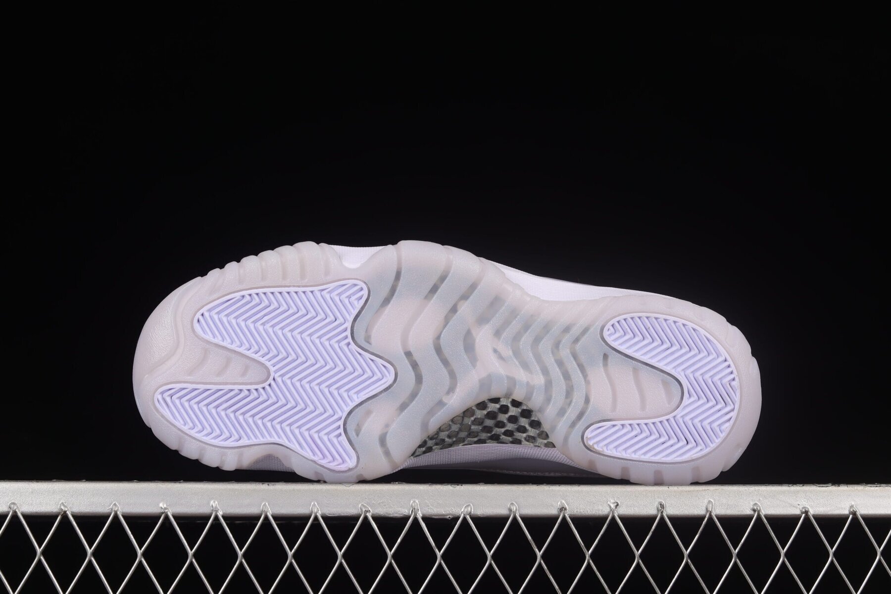 AJ11 Retro Low, Pure Violet - Image 6