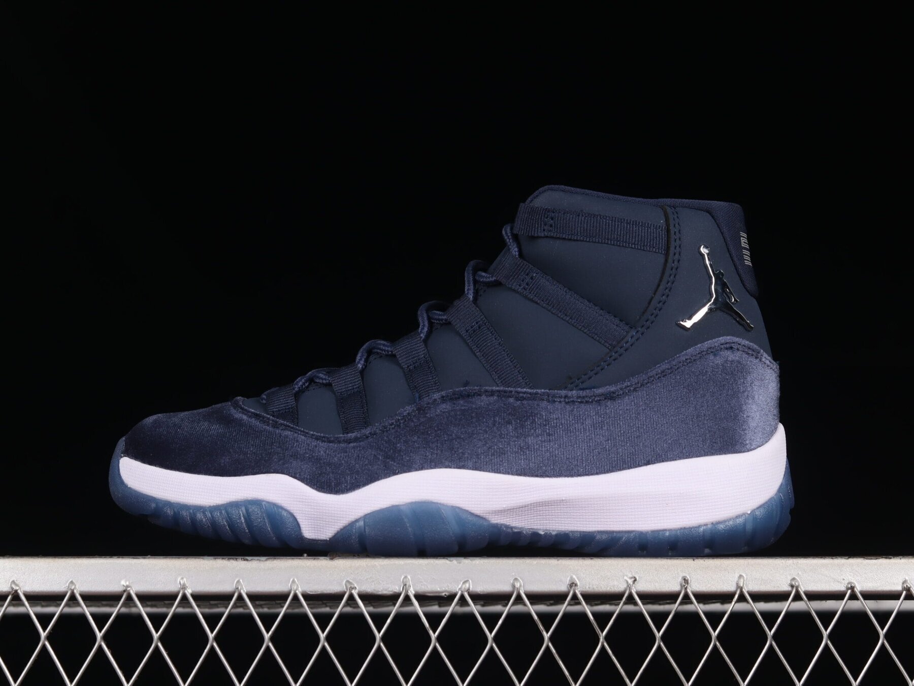 Women's AJ11 Midnight Navy - Image 9