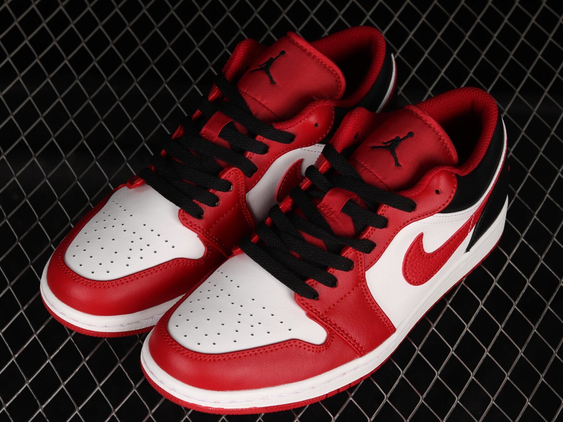 AJ1 Low, Bulls - Image 2