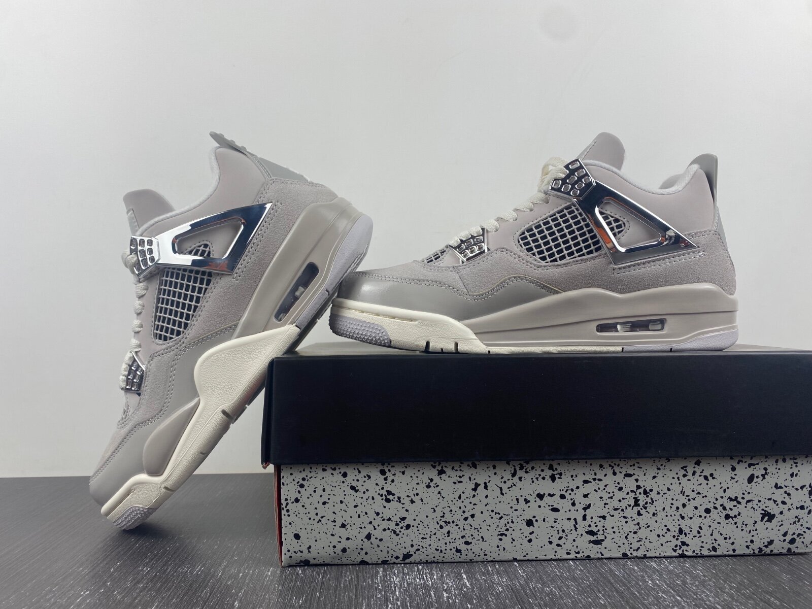AJ4 Frozen Moments - Image 8