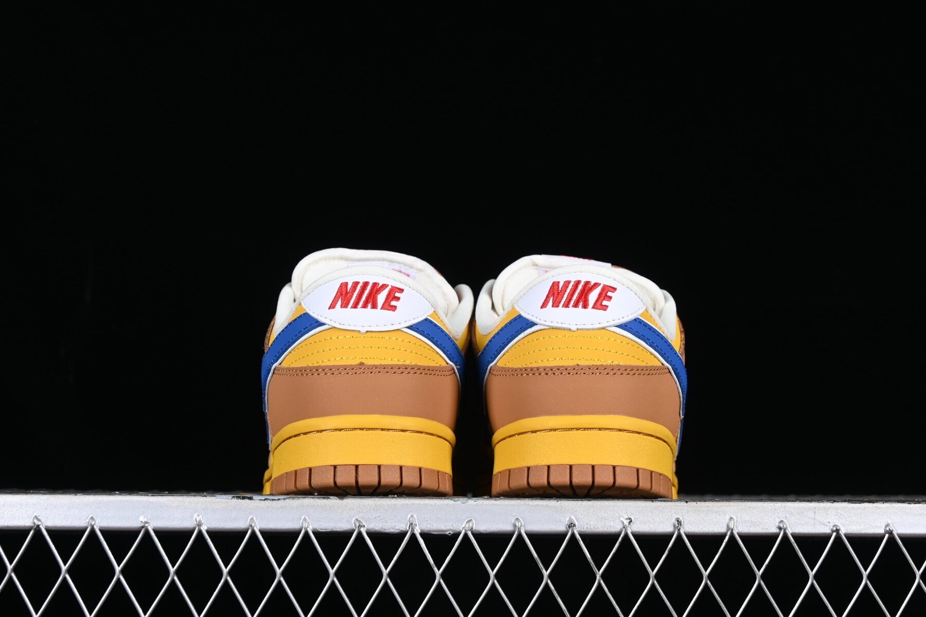 SB Dunk Low Newcastle Brown - Image 10