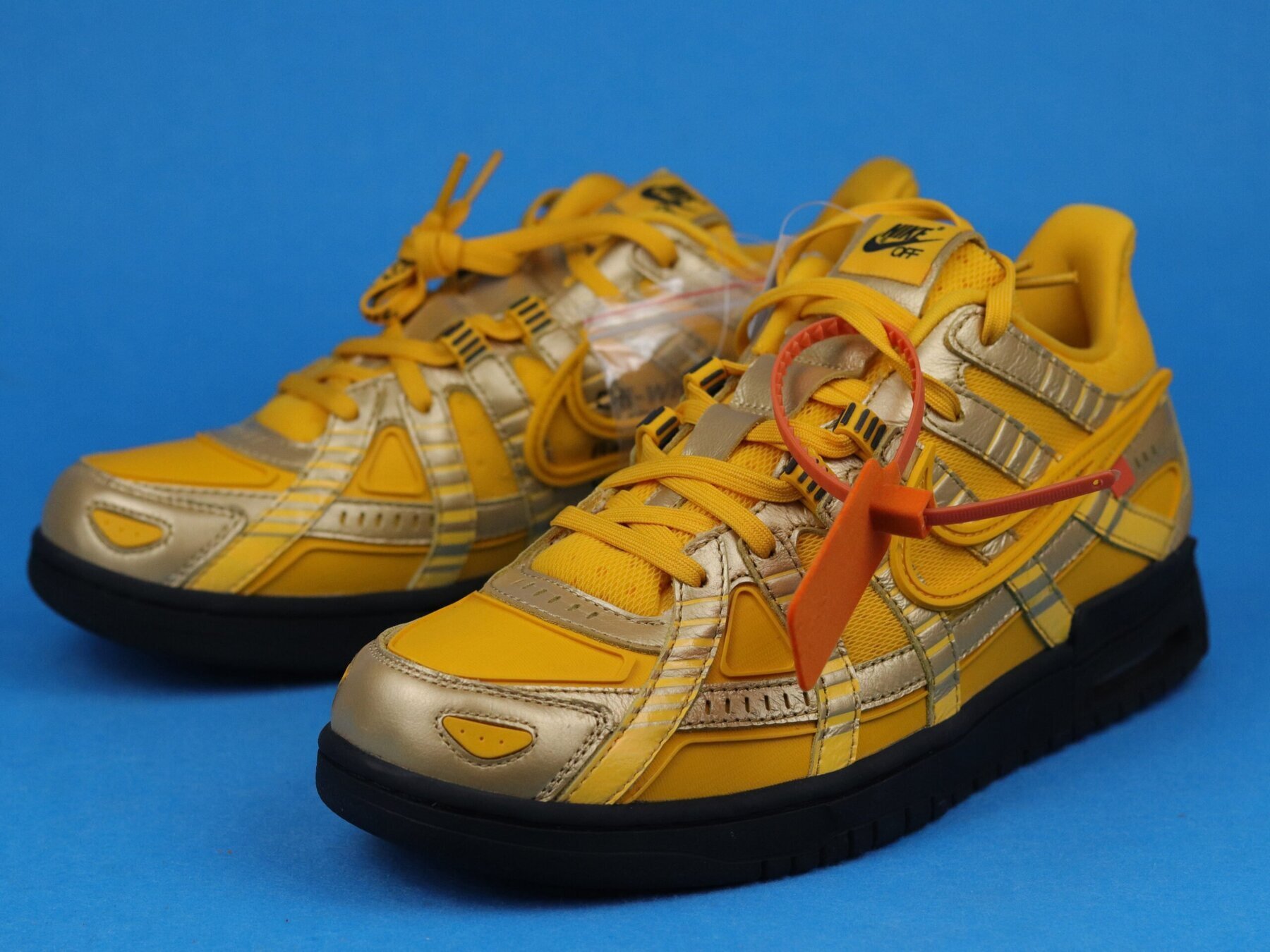 Air Rubber Dunk OFW University Gold - Image 4