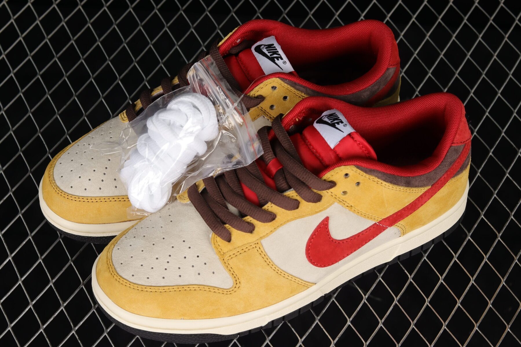 Otomo Katsuhiro x SB Dunk Low Steamboy OST Gold Red Brown - Image 3