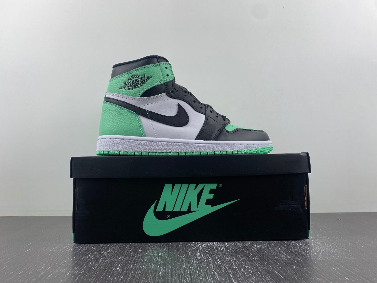 AJ1 High Green Glow - Image 3