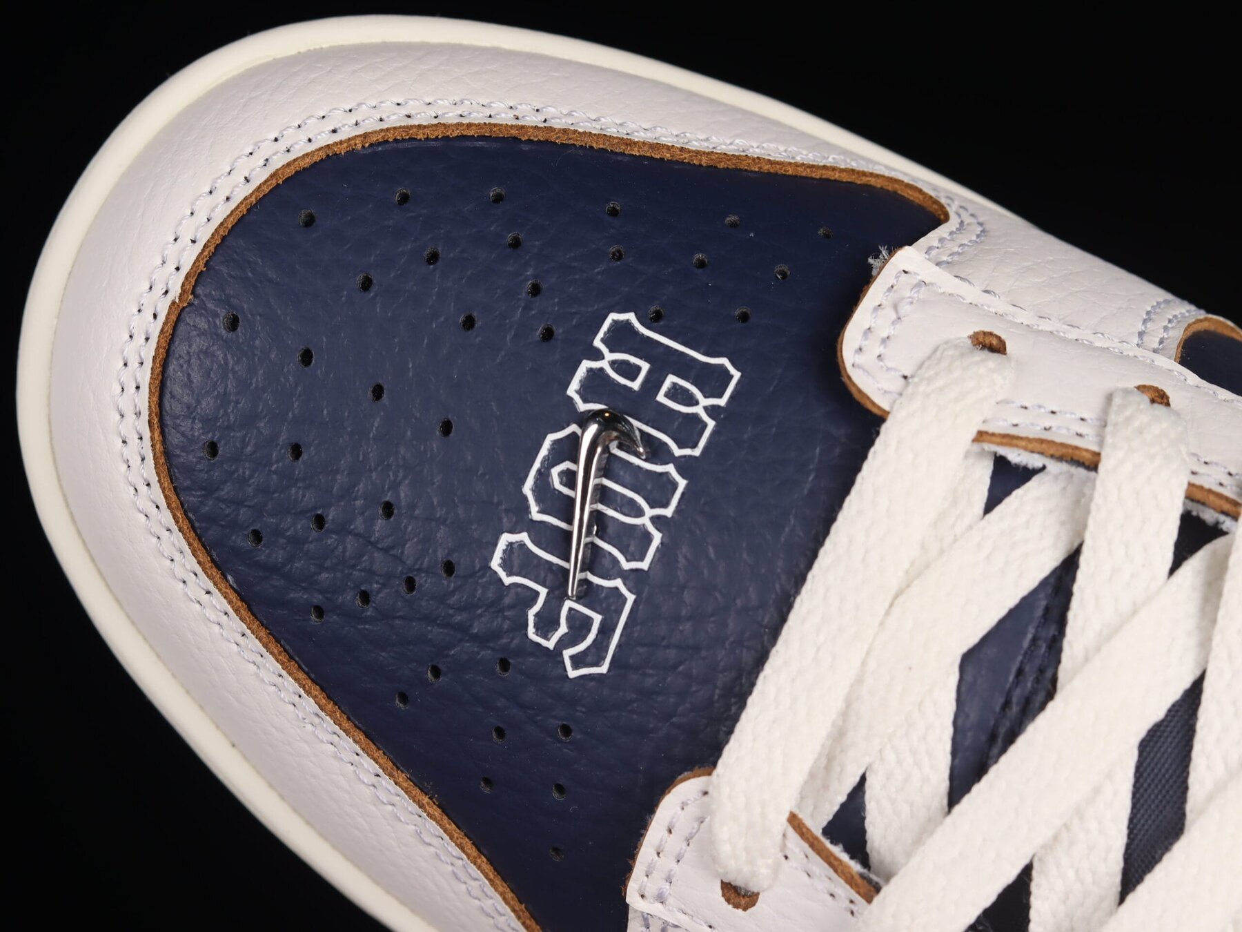 HUF x SB Dunk Low “New York City” - Image 11