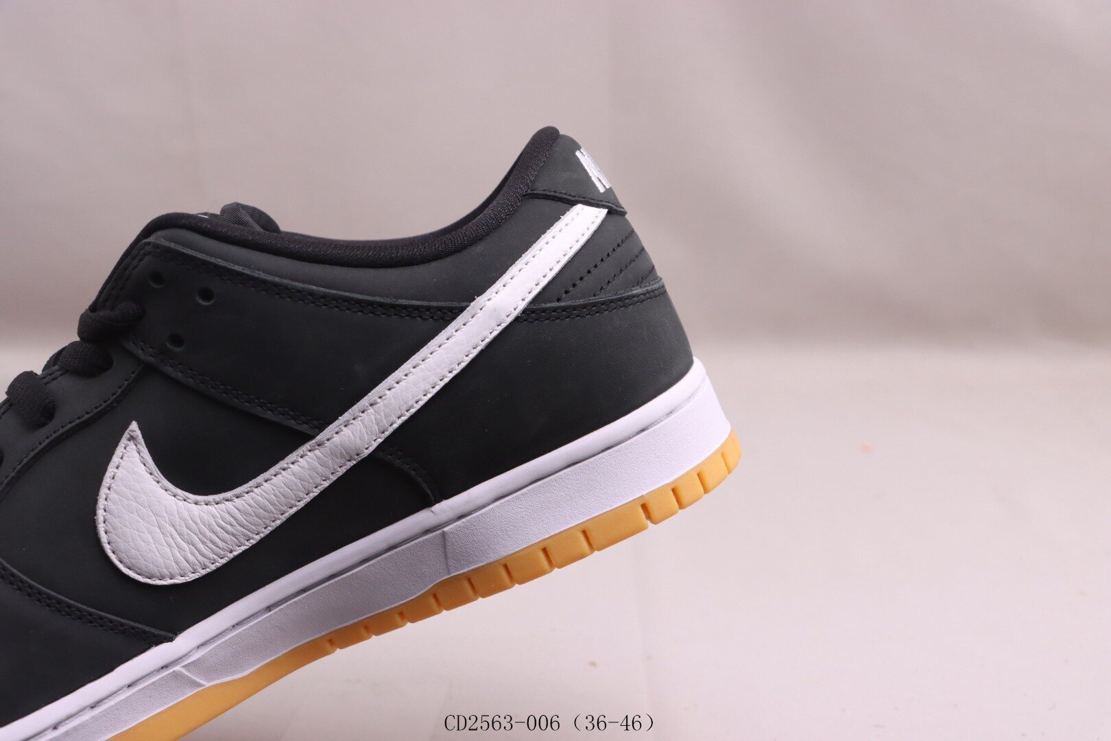 SB Dunk Low Pro Black Gum - Image 2