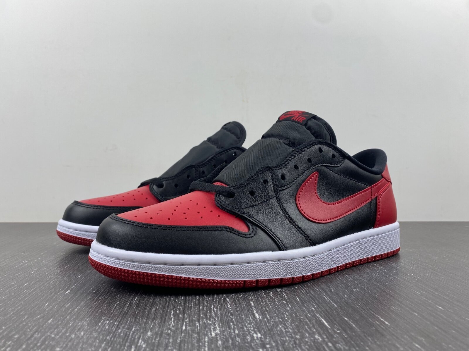 AJ1 Retro Low OG 'Bred' - Image 3
