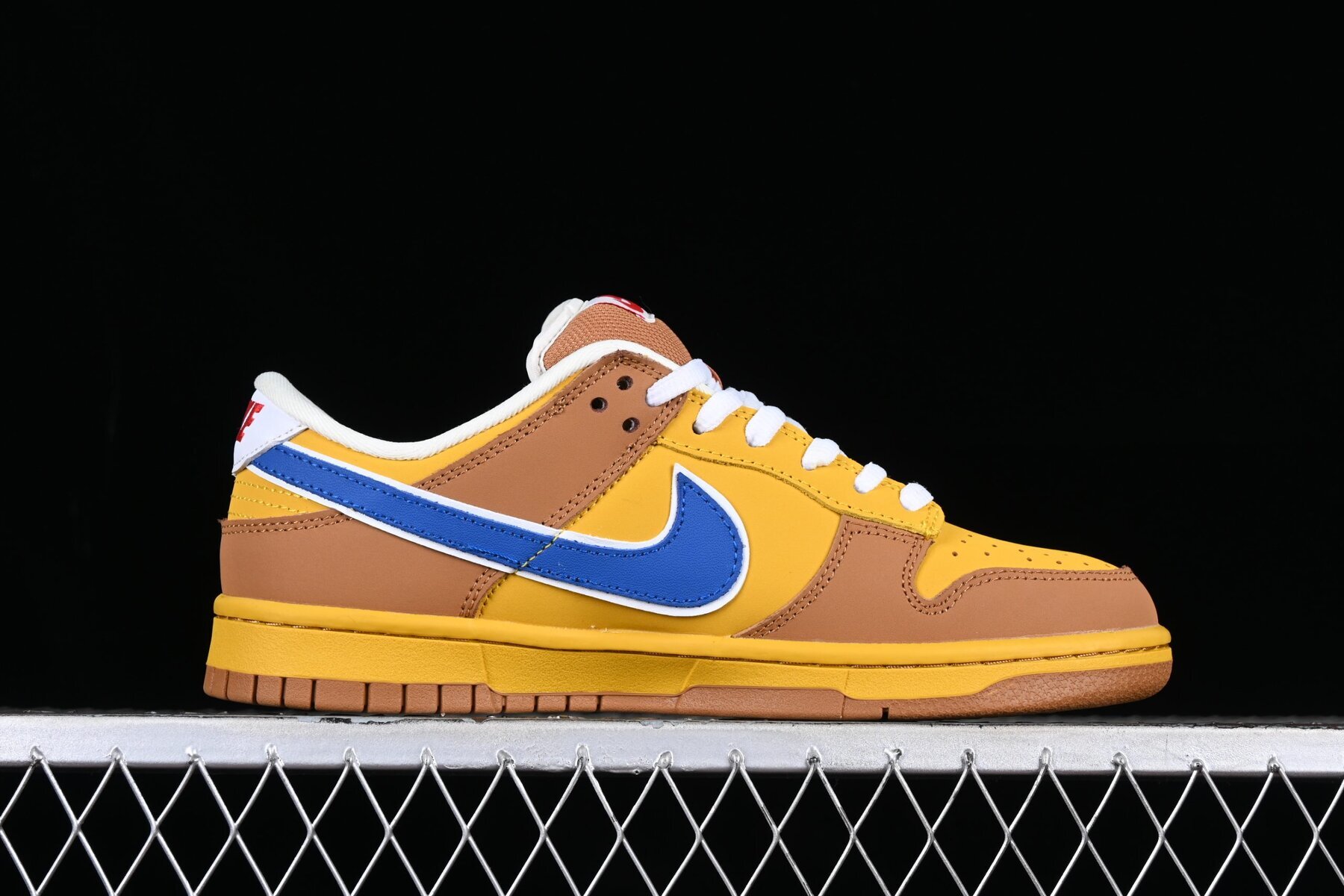 SB Dunk Low Newcastle Brown - Image 2