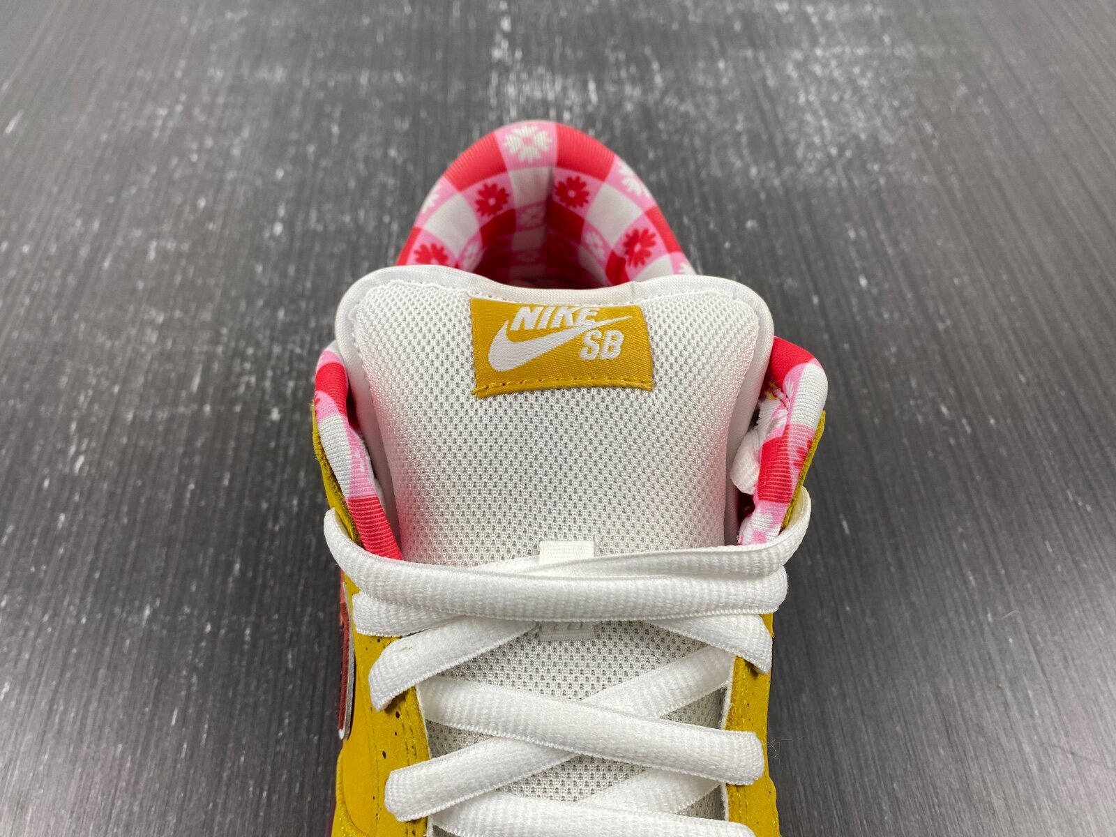 CNCPTS x SB Dunk Low Yellow Lobster - Image 8