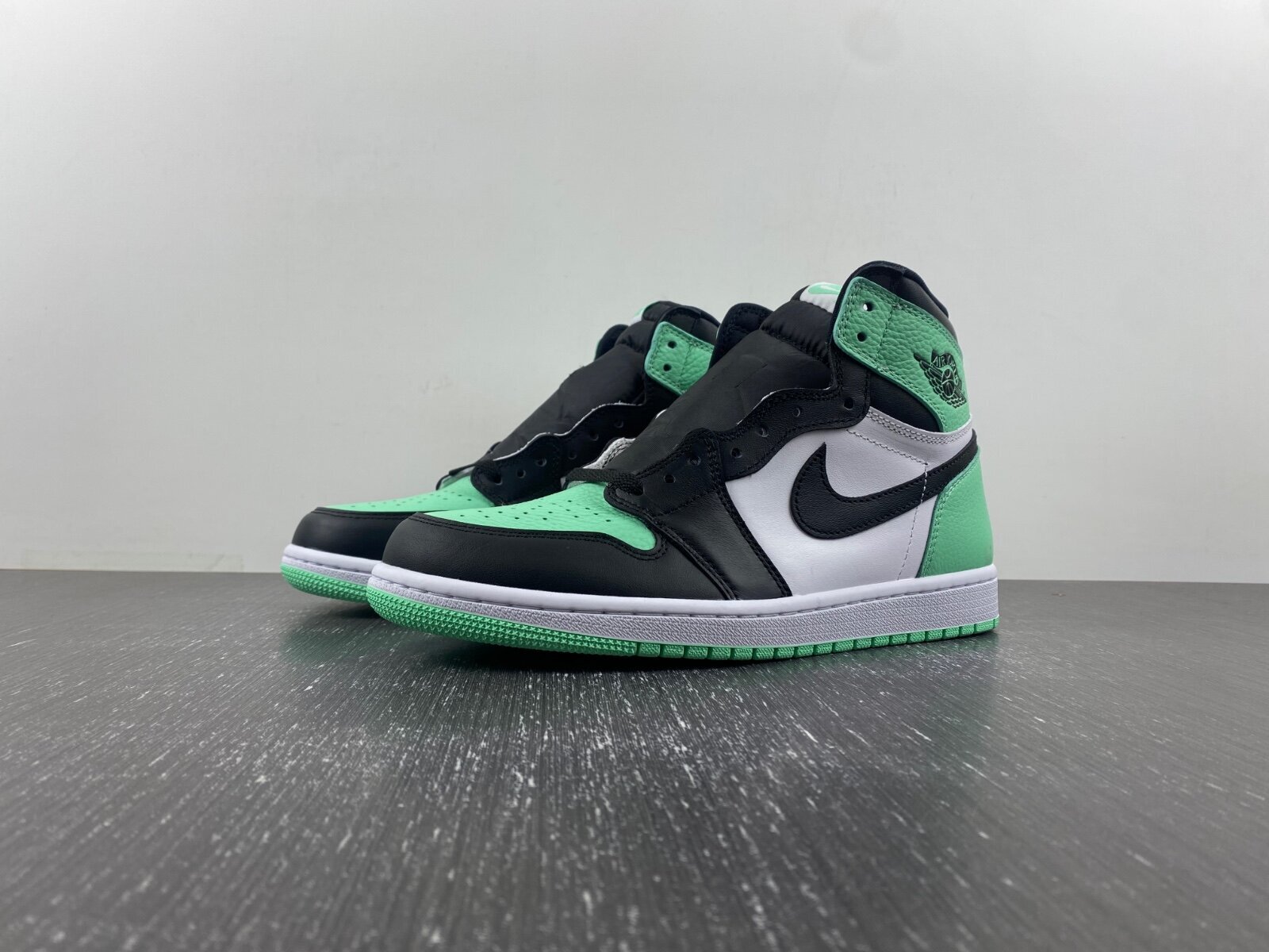 AJ1 High Green Glow - Image 7