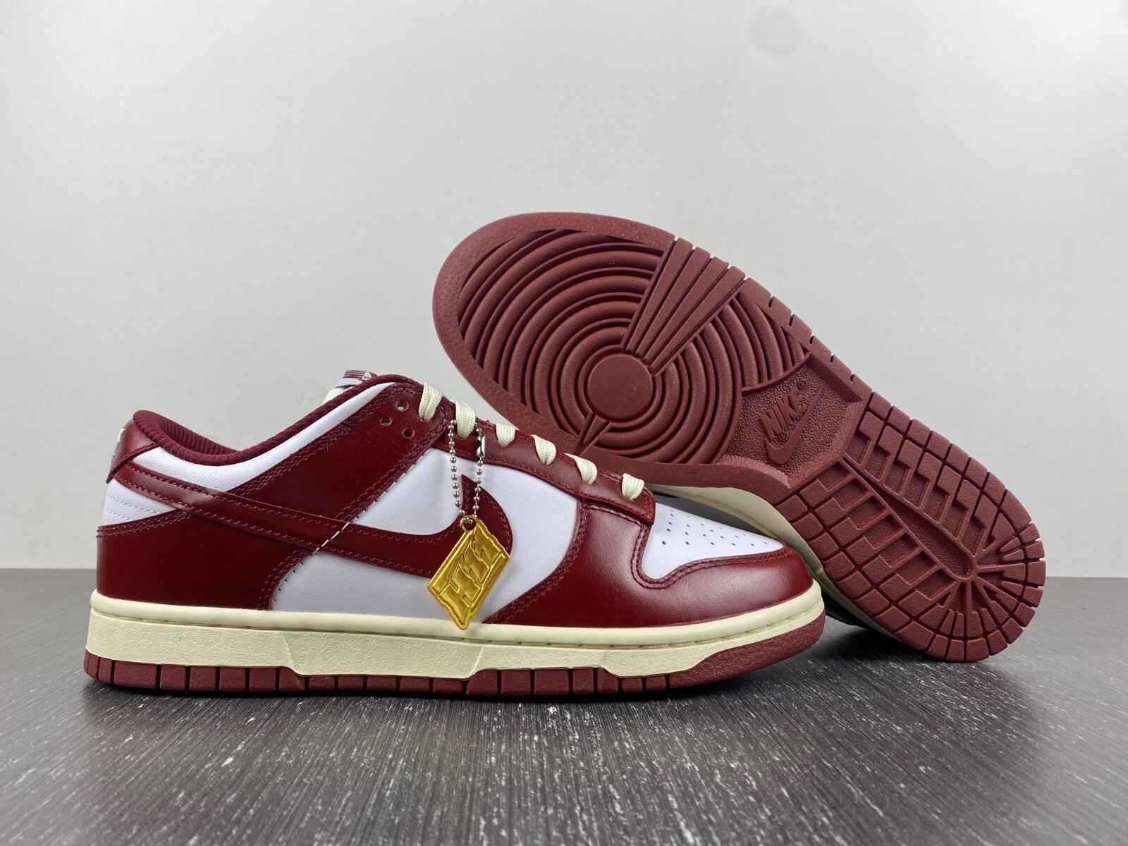 Dunk Low PRM Vintage Team Red - Image 2