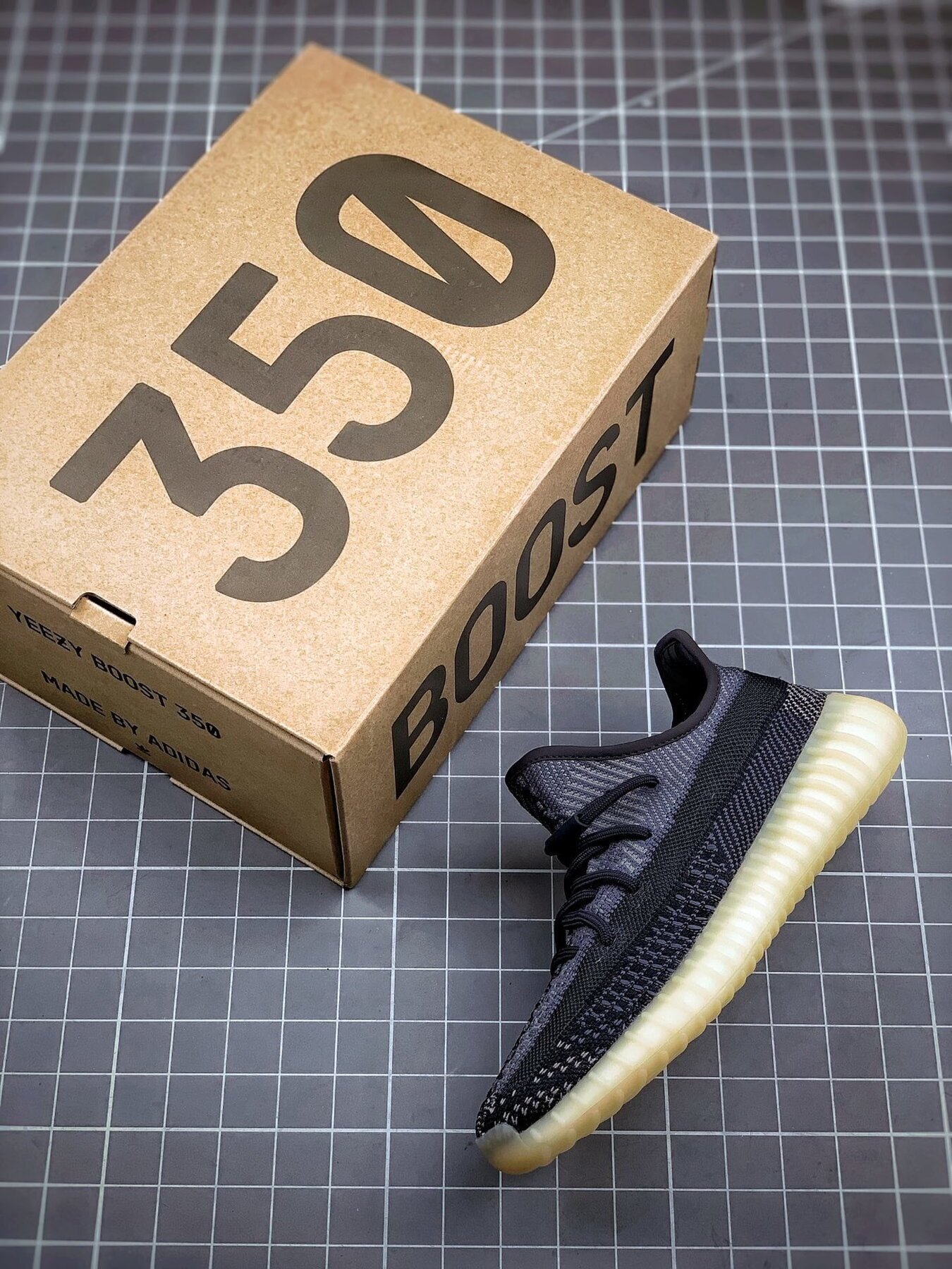 Adidas Yeezy Boost 350 V2 Carbon - Image 5