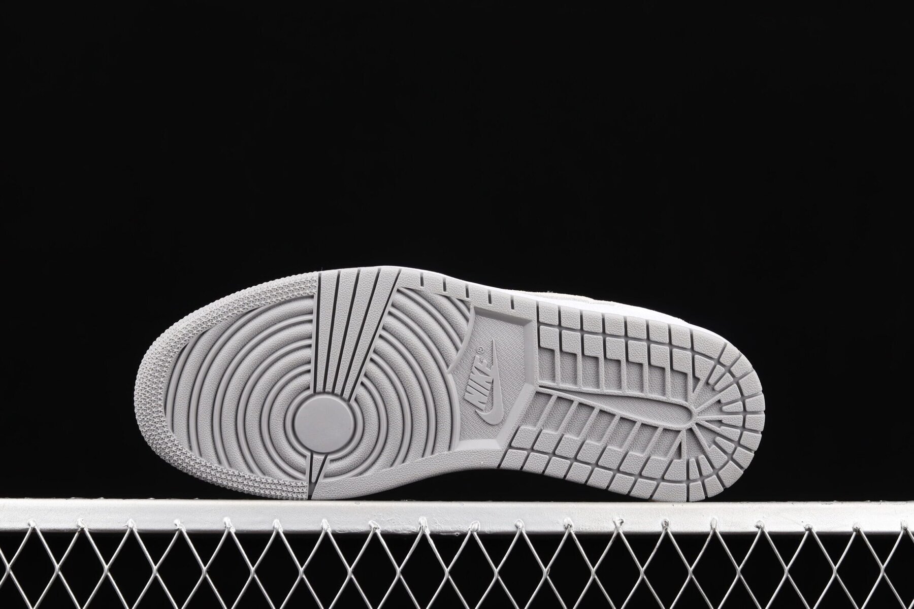 AJ1 Low OG Neutral Grey - Image 4