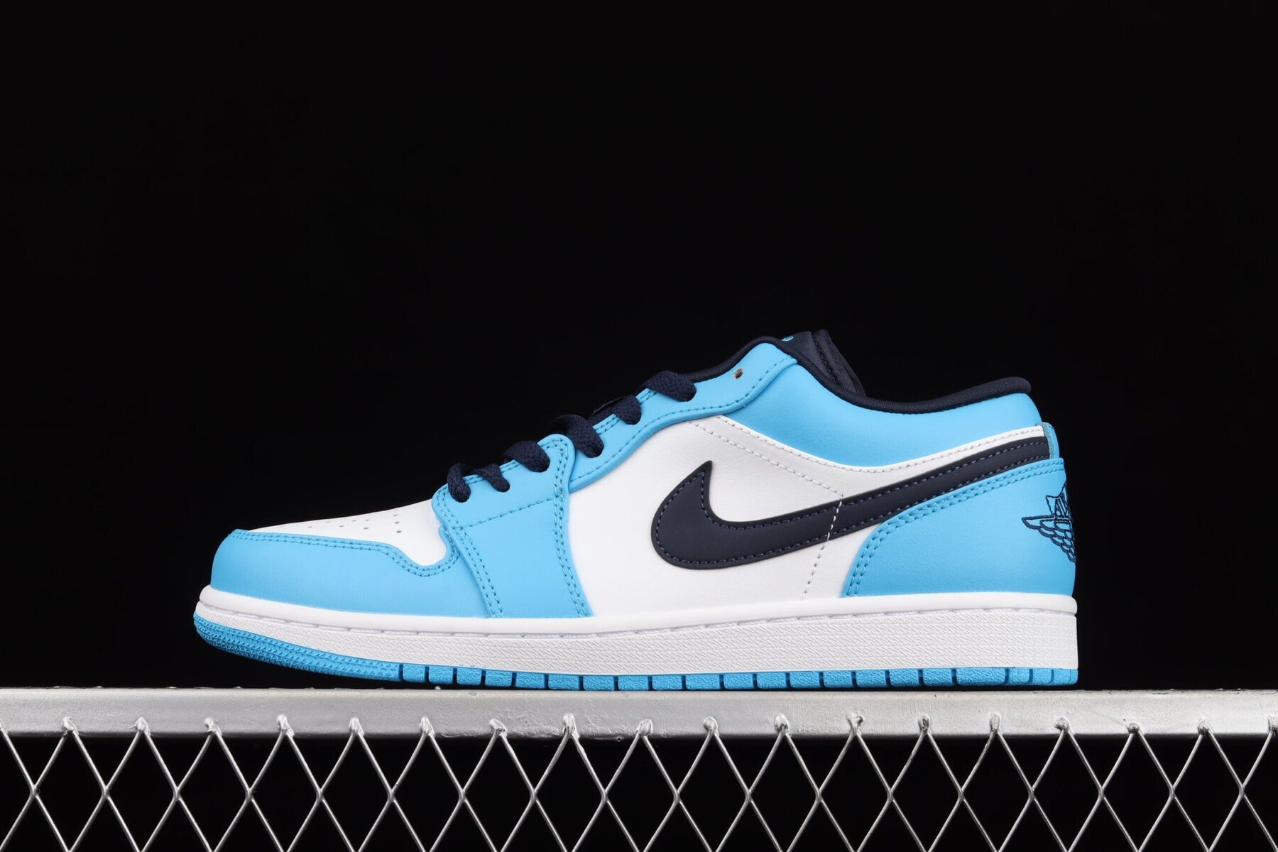 AJ1 Low, UNC - Image 2