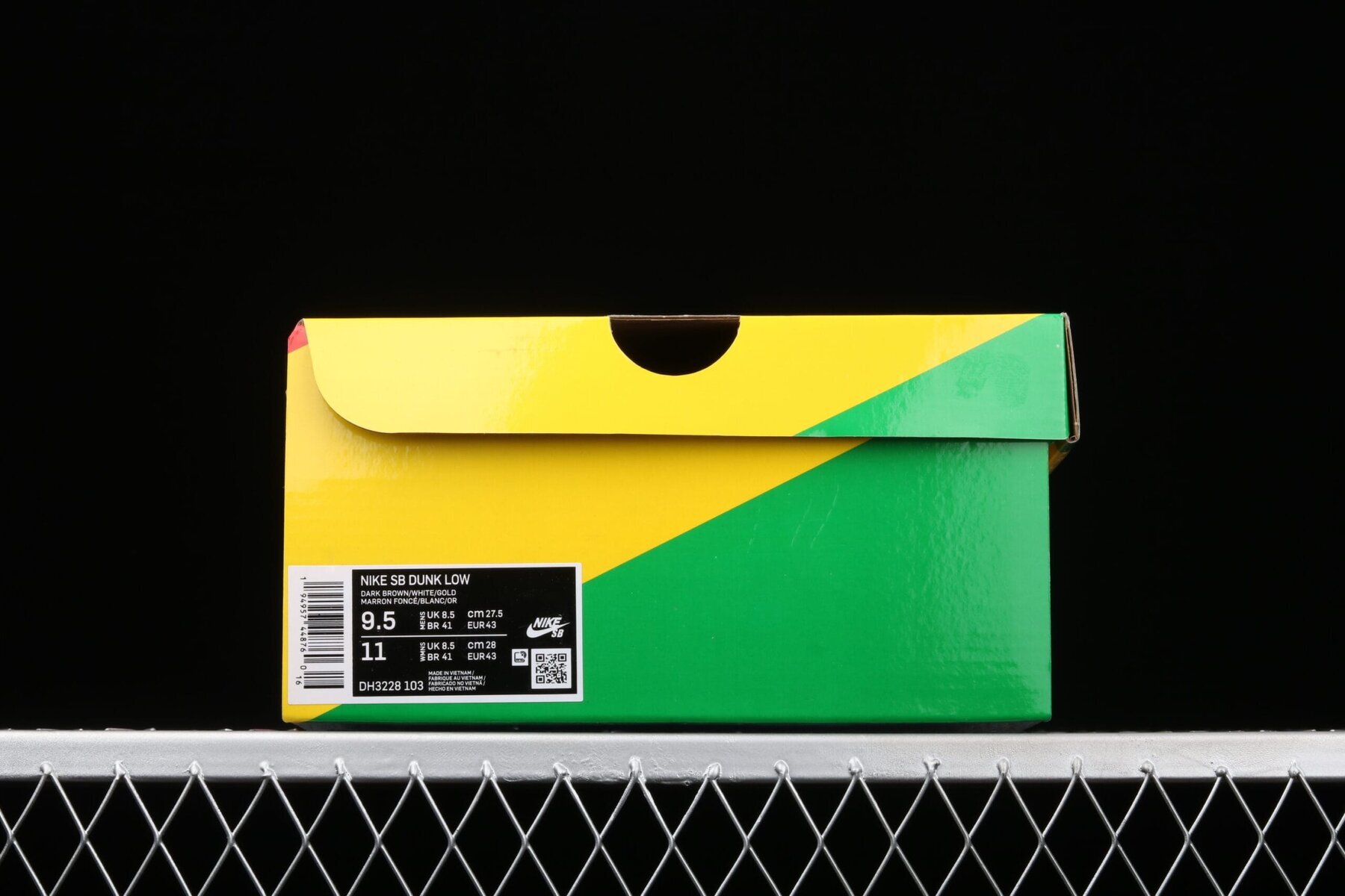 SB Dunk Low, Supreme Stars Barkroot Brown - Image 9