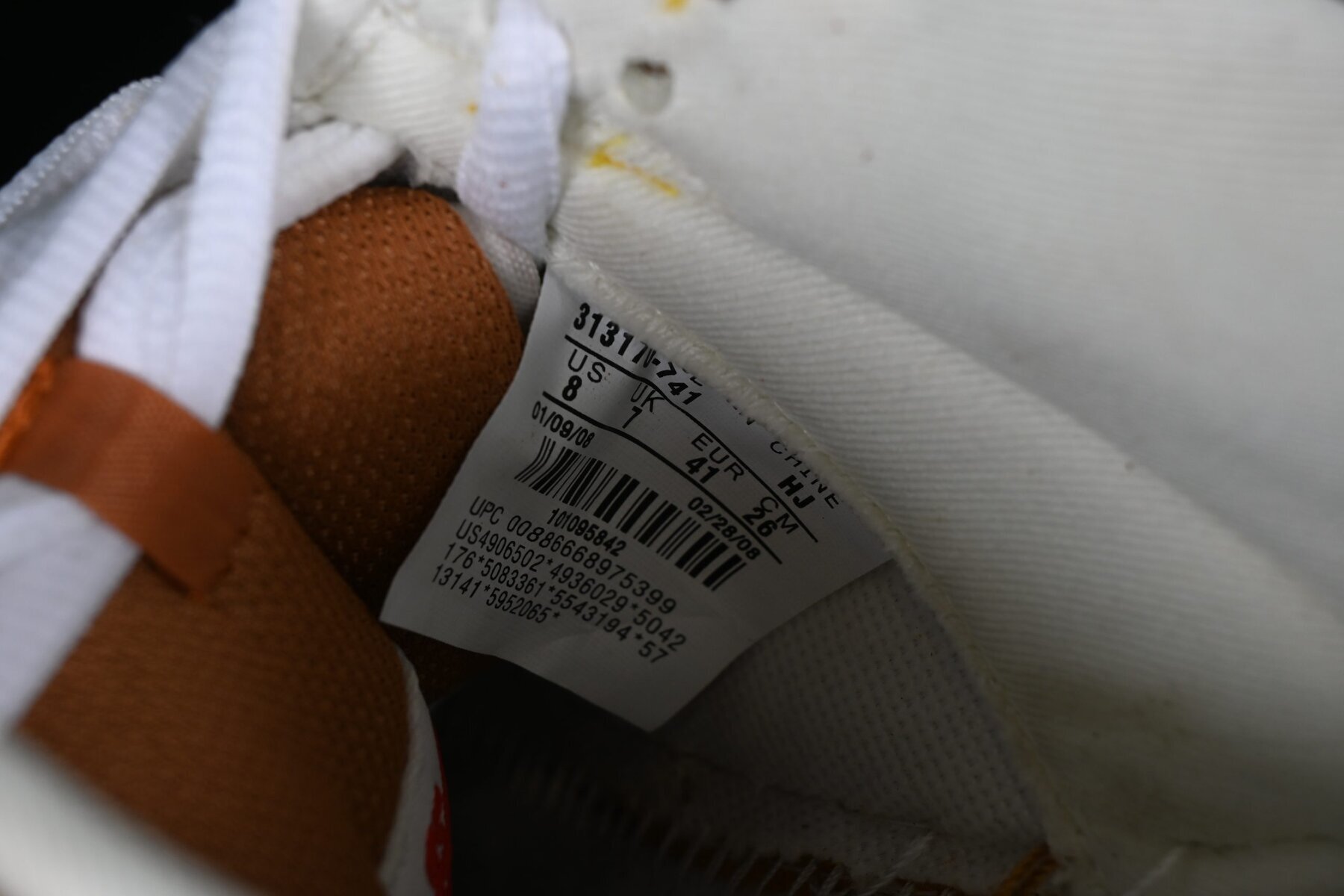 SB Dunk Low Newcastle Brown - Image 11