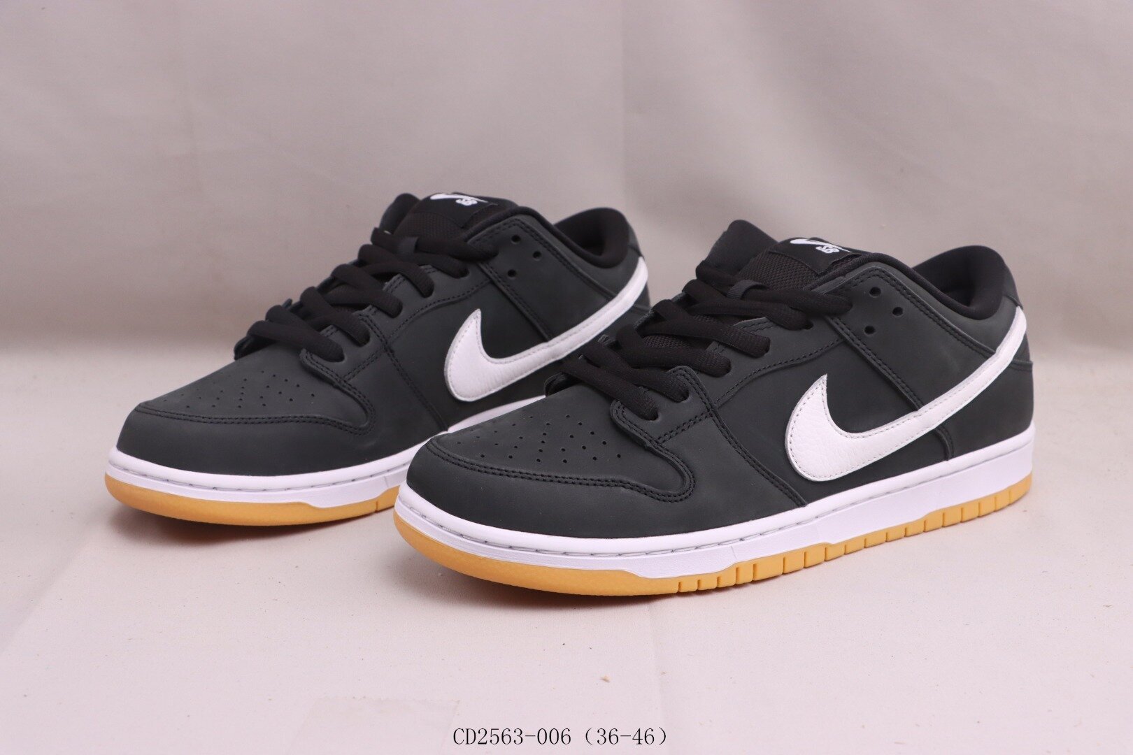 SB Dunk Low Pro Black Gum - Image 3