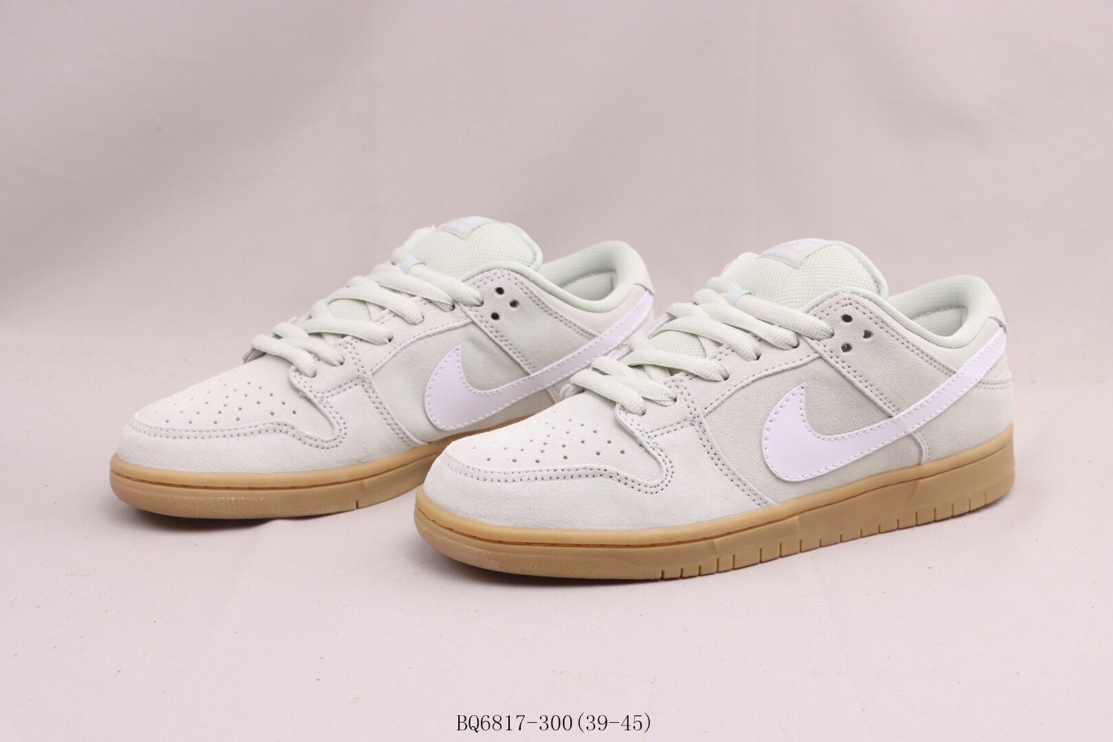SB Dunk Low Island Green Gum - Image 2