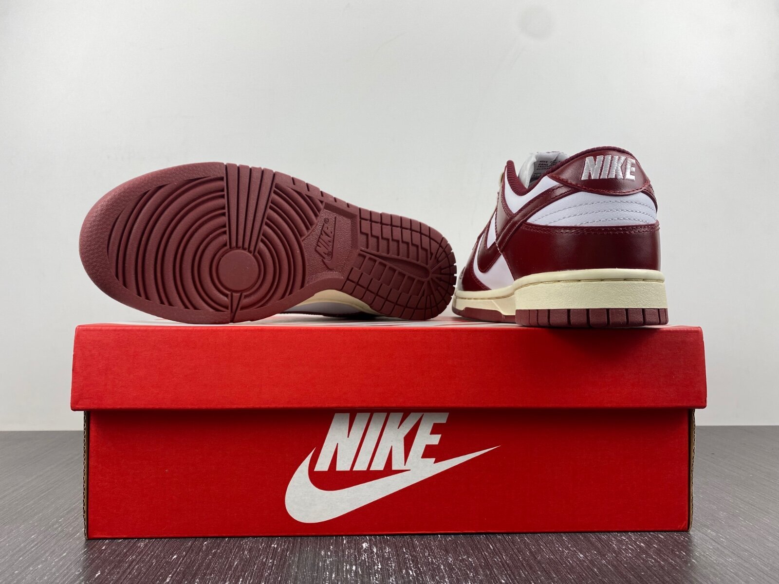 Dunk Low PRM Vintage Team Red - Image 3