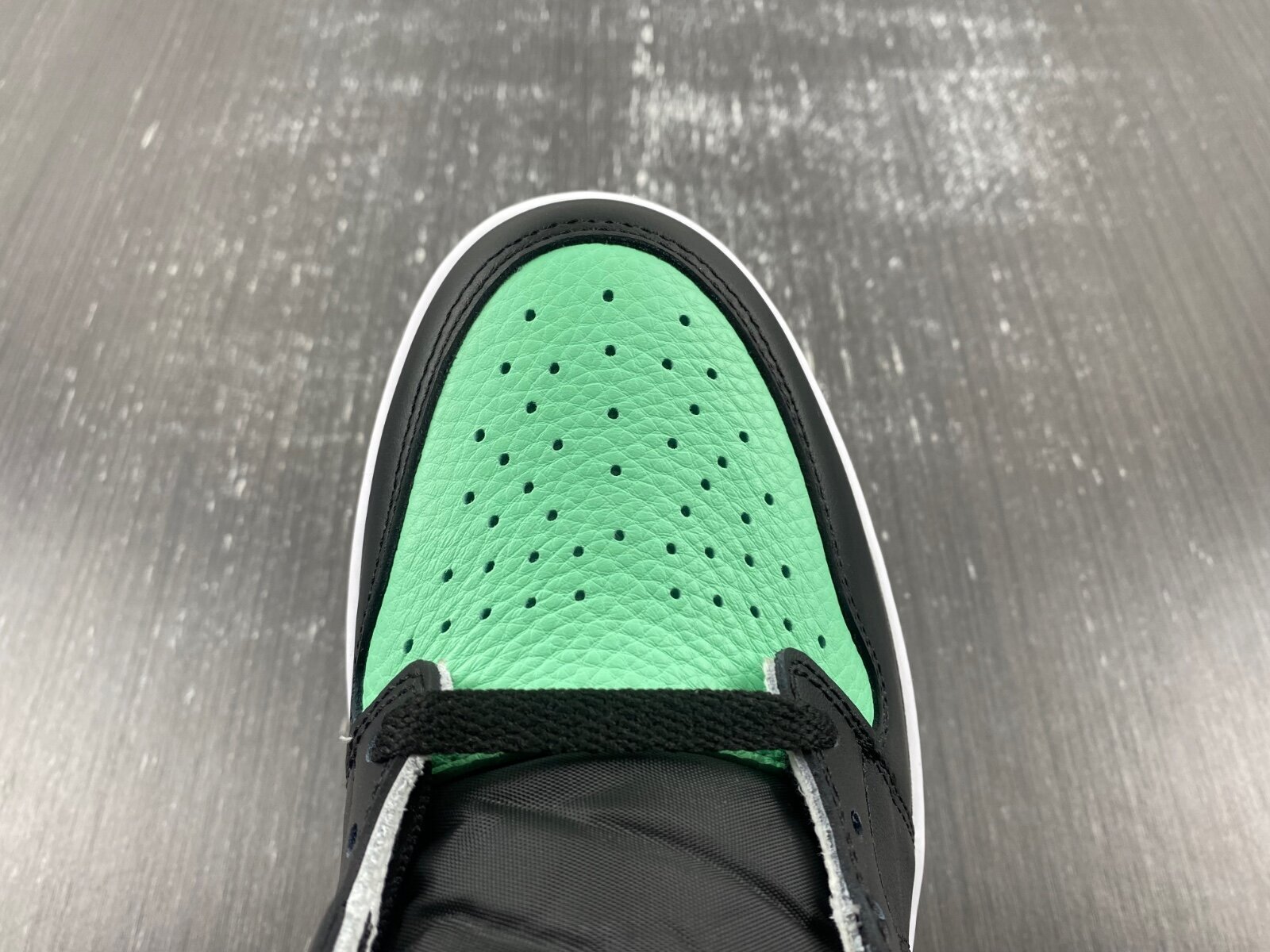AJ1 High Green Glow - Image 15