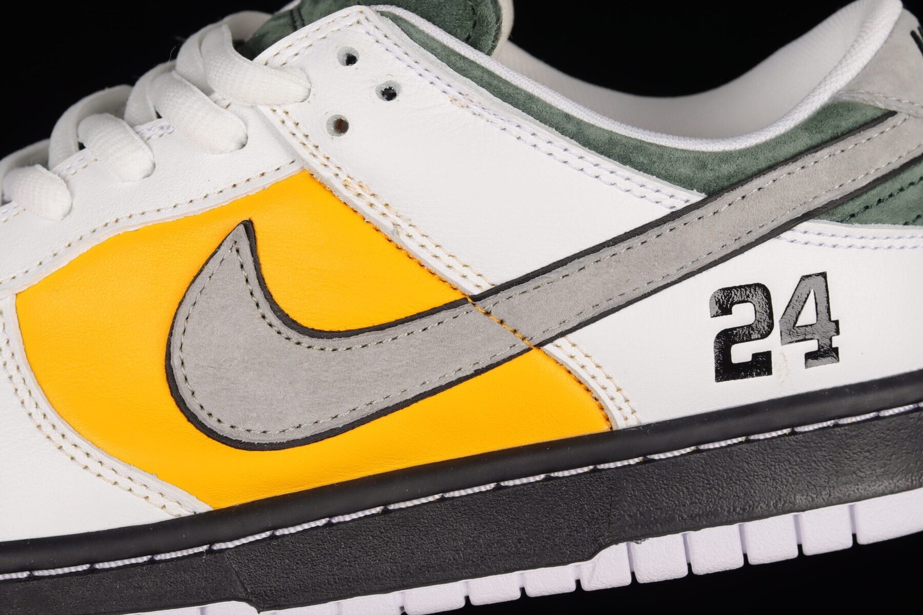 SB Dunk Low Kobe White Yellow Green Black - Image 5