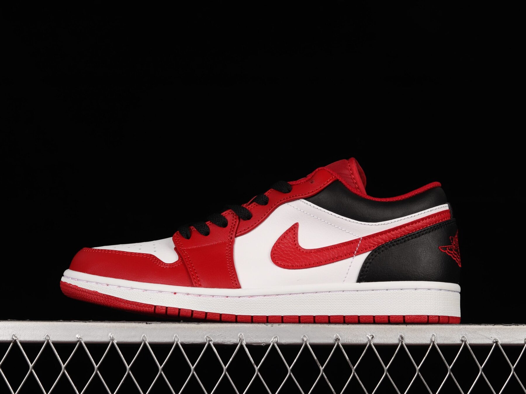 AJ1 Low, Bulls - Image 10