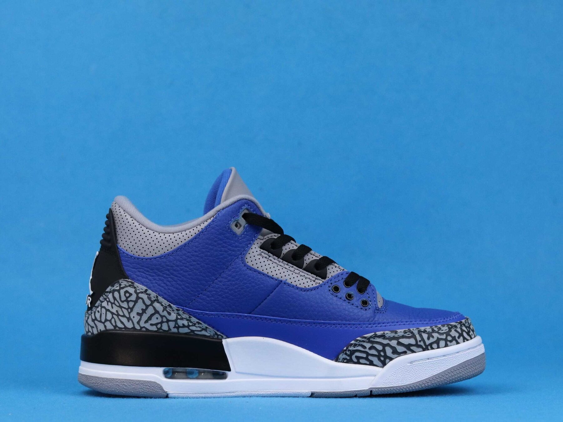 AJ3 Retro Varsity Royal Cement - Image 7
