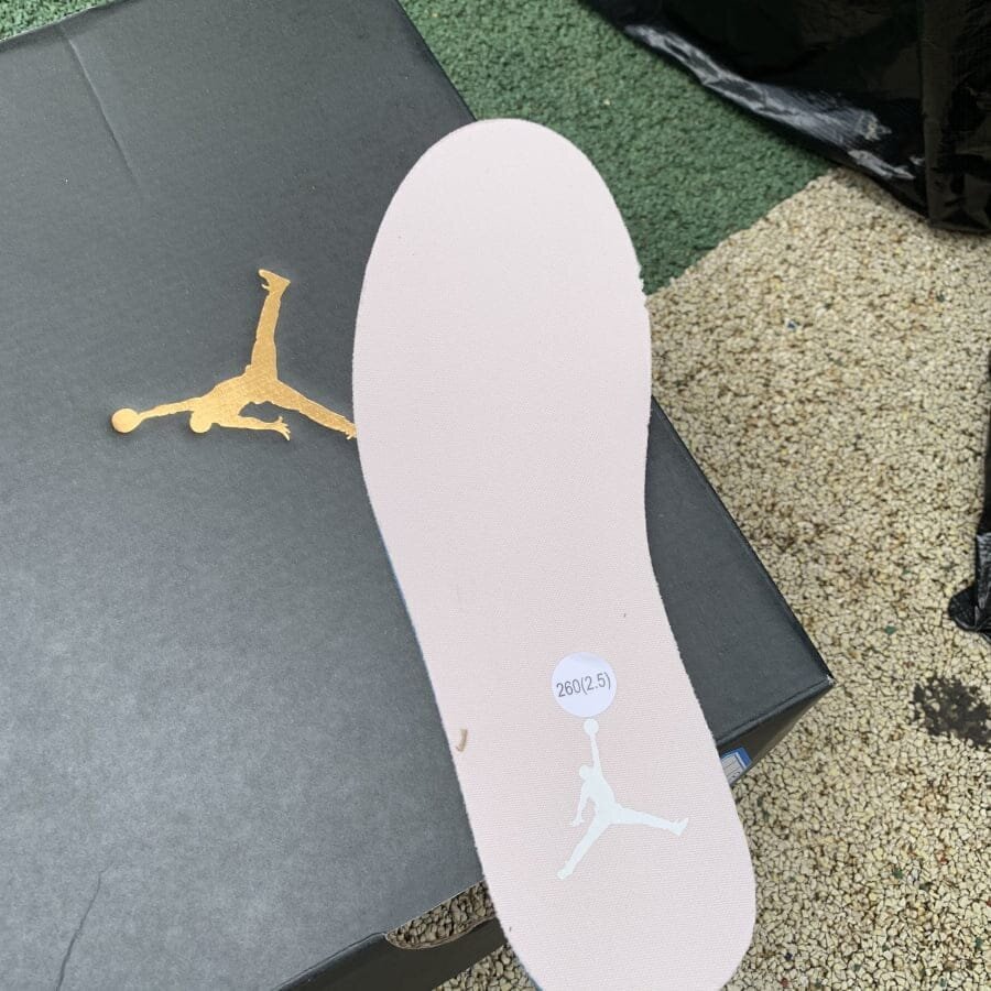 AJ1 Low SE Mighty Swooshers - Image 13