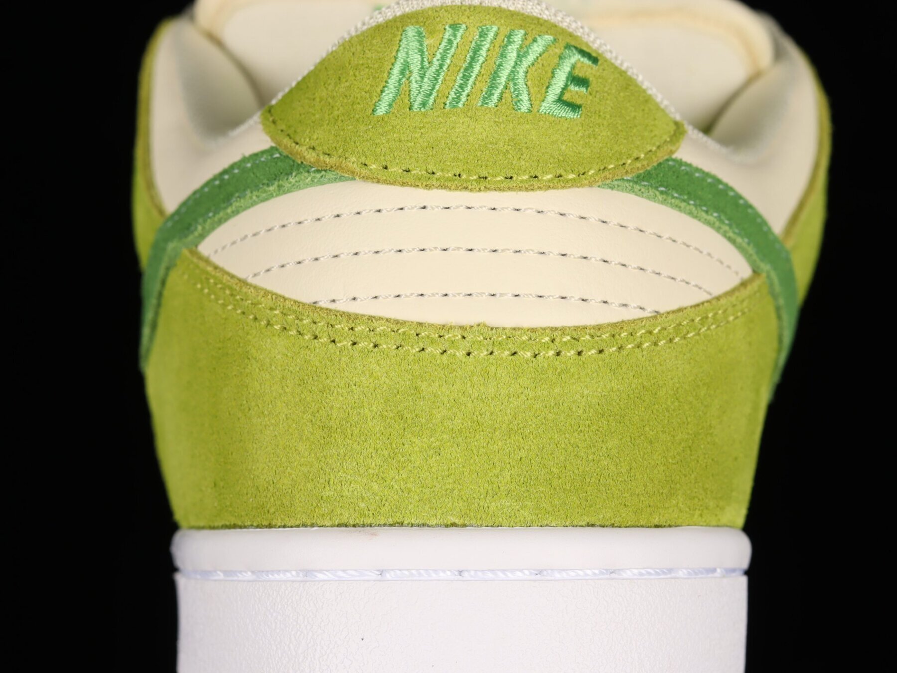 SB Dunk Low Green Apple - Image 3