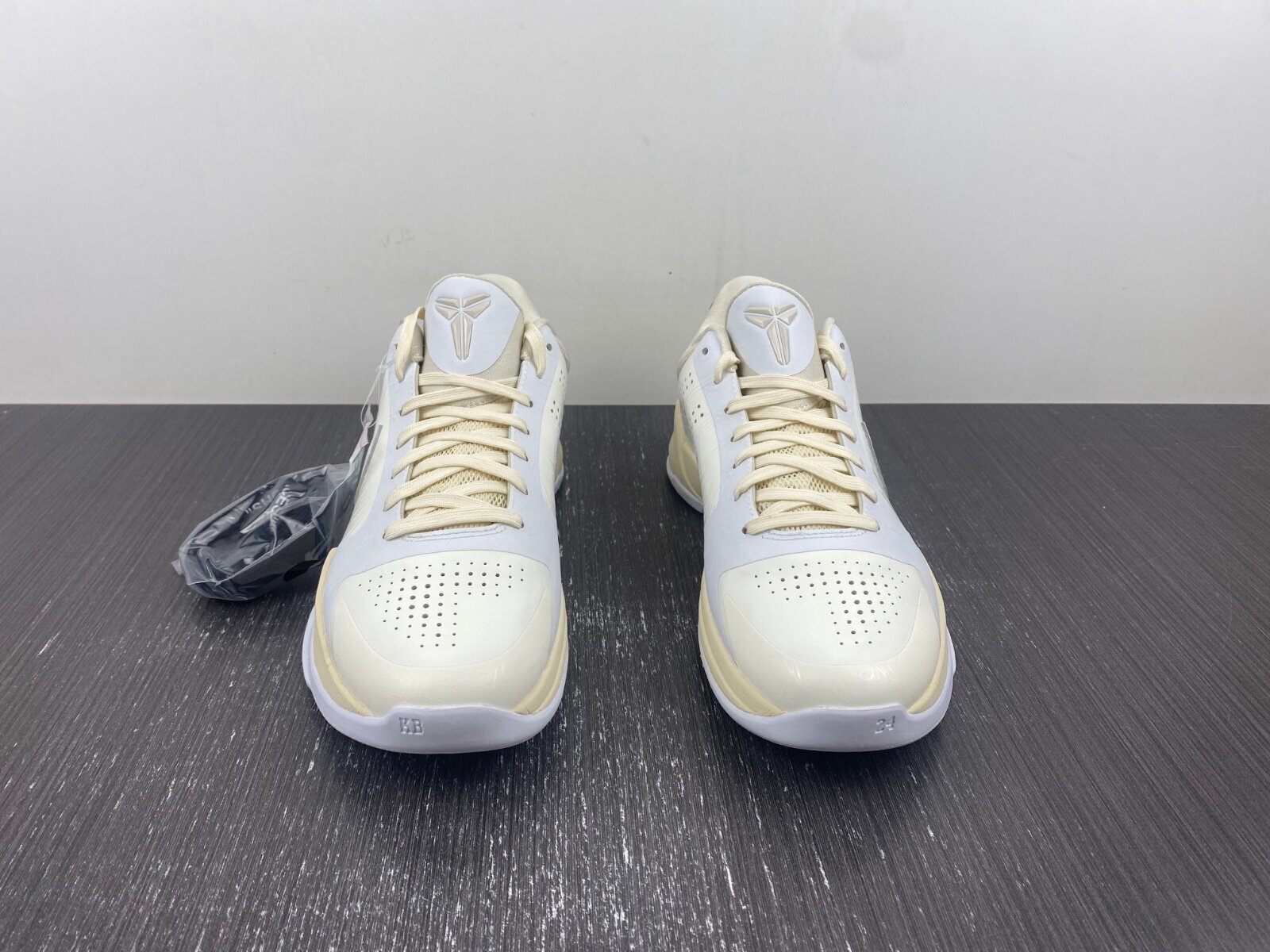 Off-White x Kobe 5 Protro Custom White - Image 6