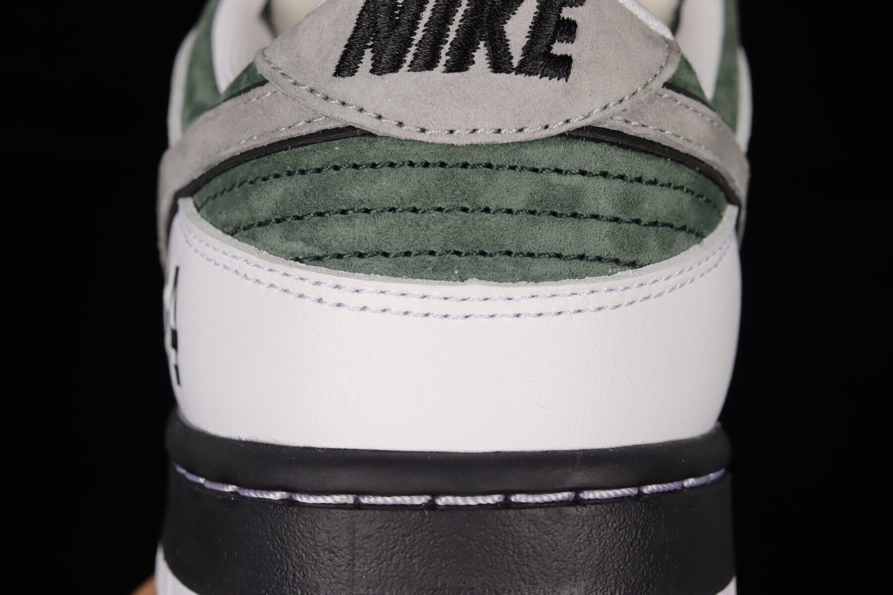 SB Dunk Low Kobe White Yellow Green Black - Image 6