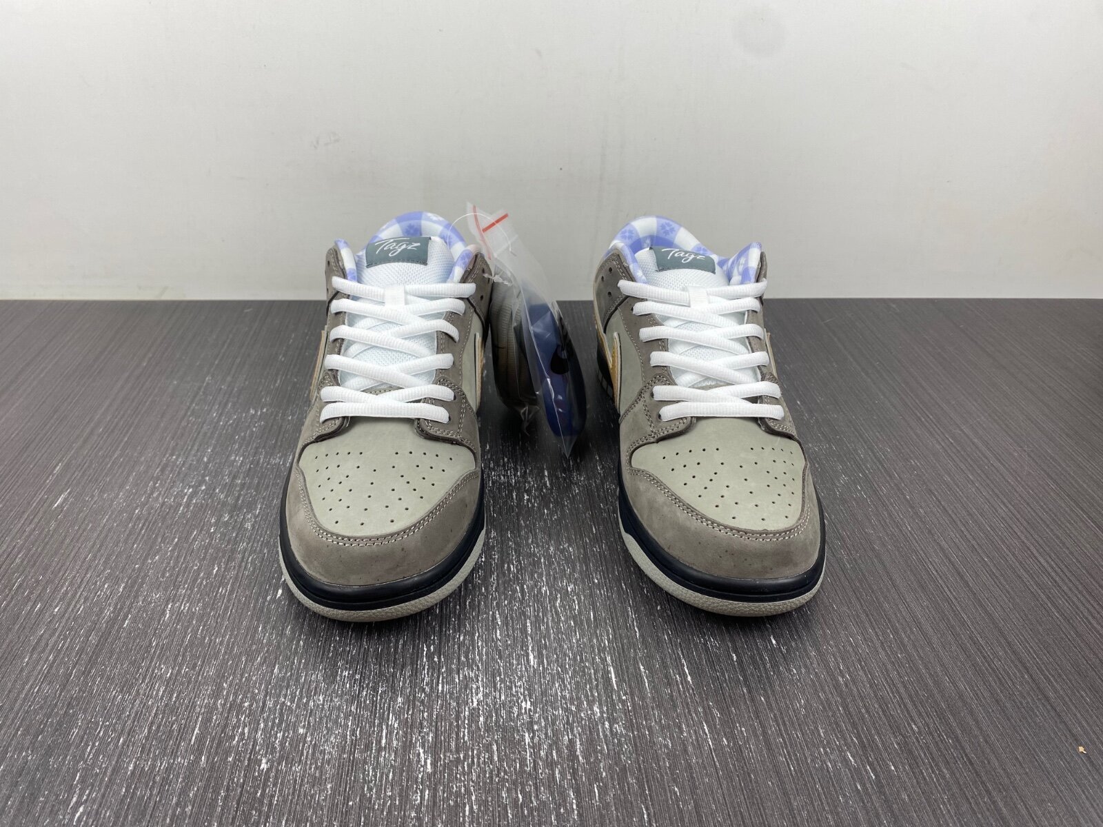 CONCEPTS x SB Dunk Low TAGZ custom - Image 2