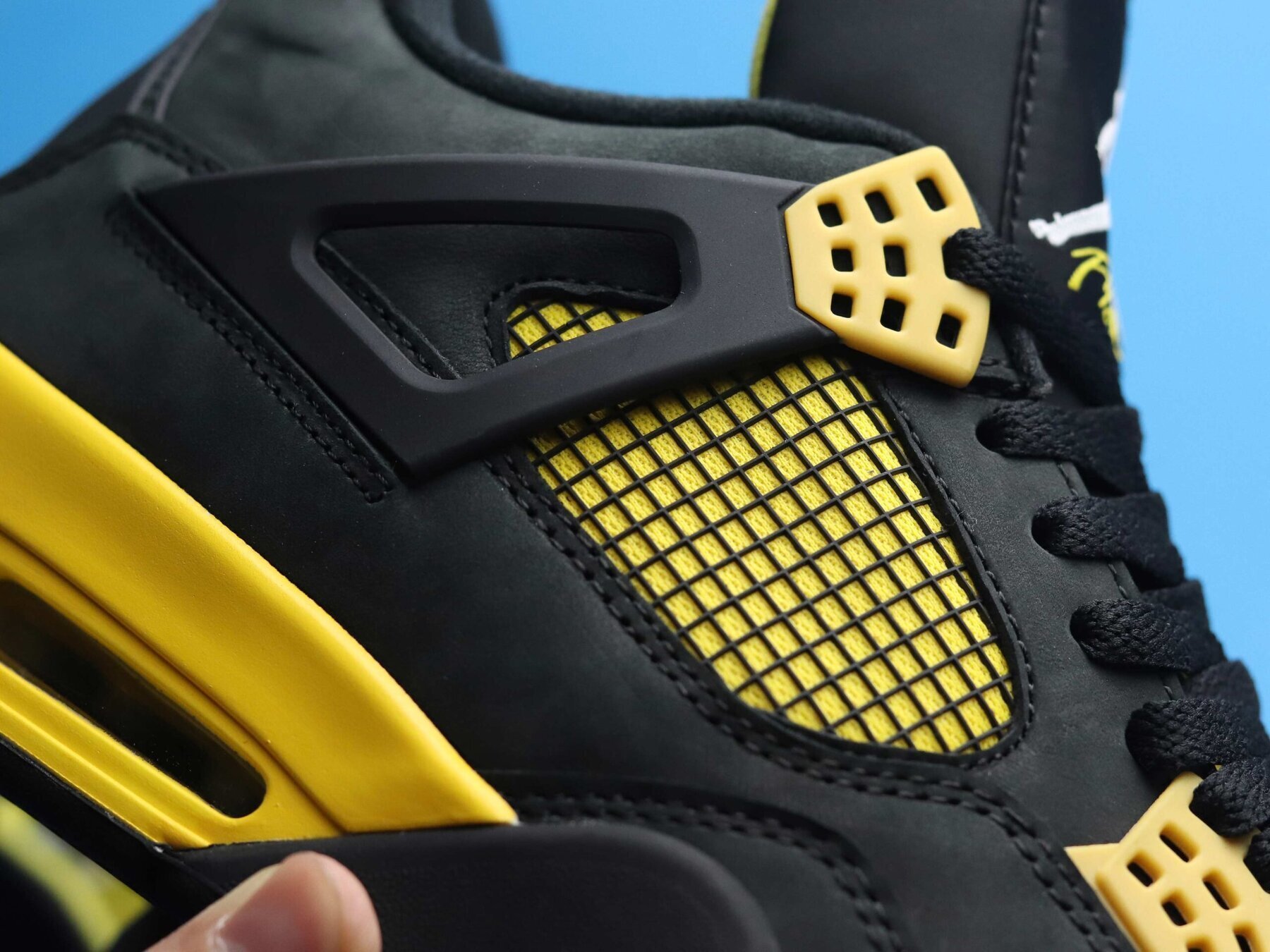 AJ4 Retro Thunder Yellow - Image 3