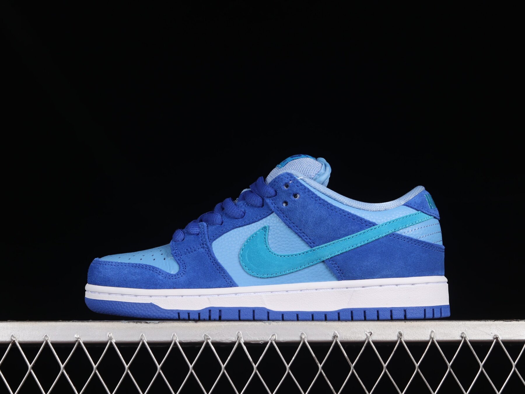 SB Dunk Low Blue Raspberry - Image 5