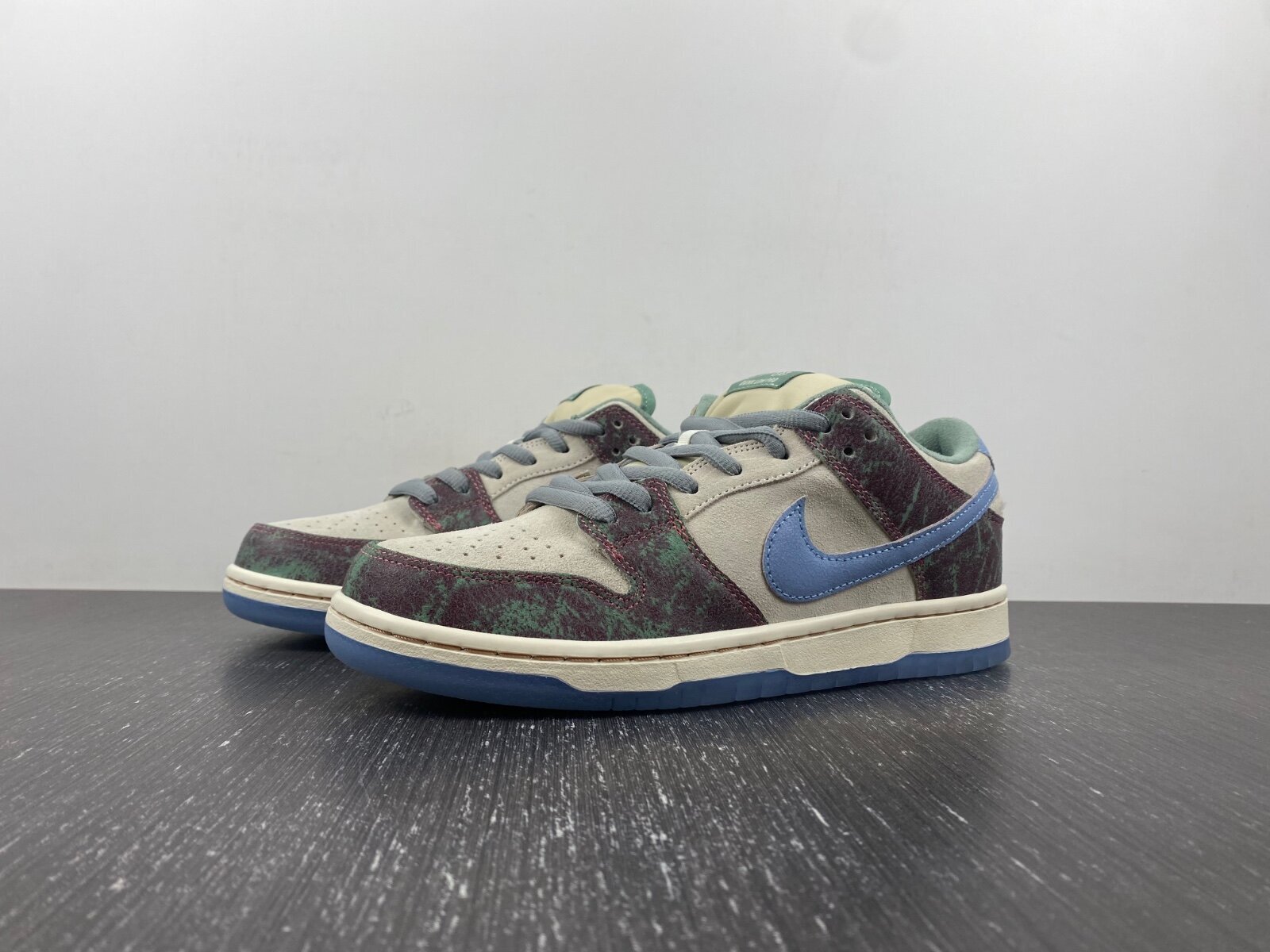 SB Dunk Low Crenshaw Skate Club - Image 3