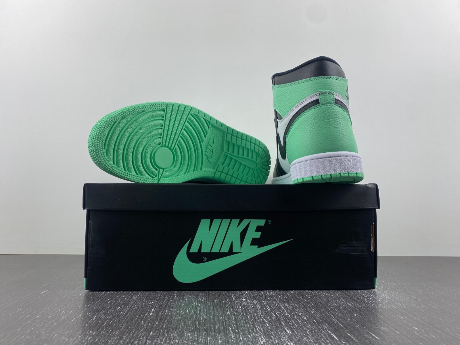 AJ1 High Green Glow - Image 9