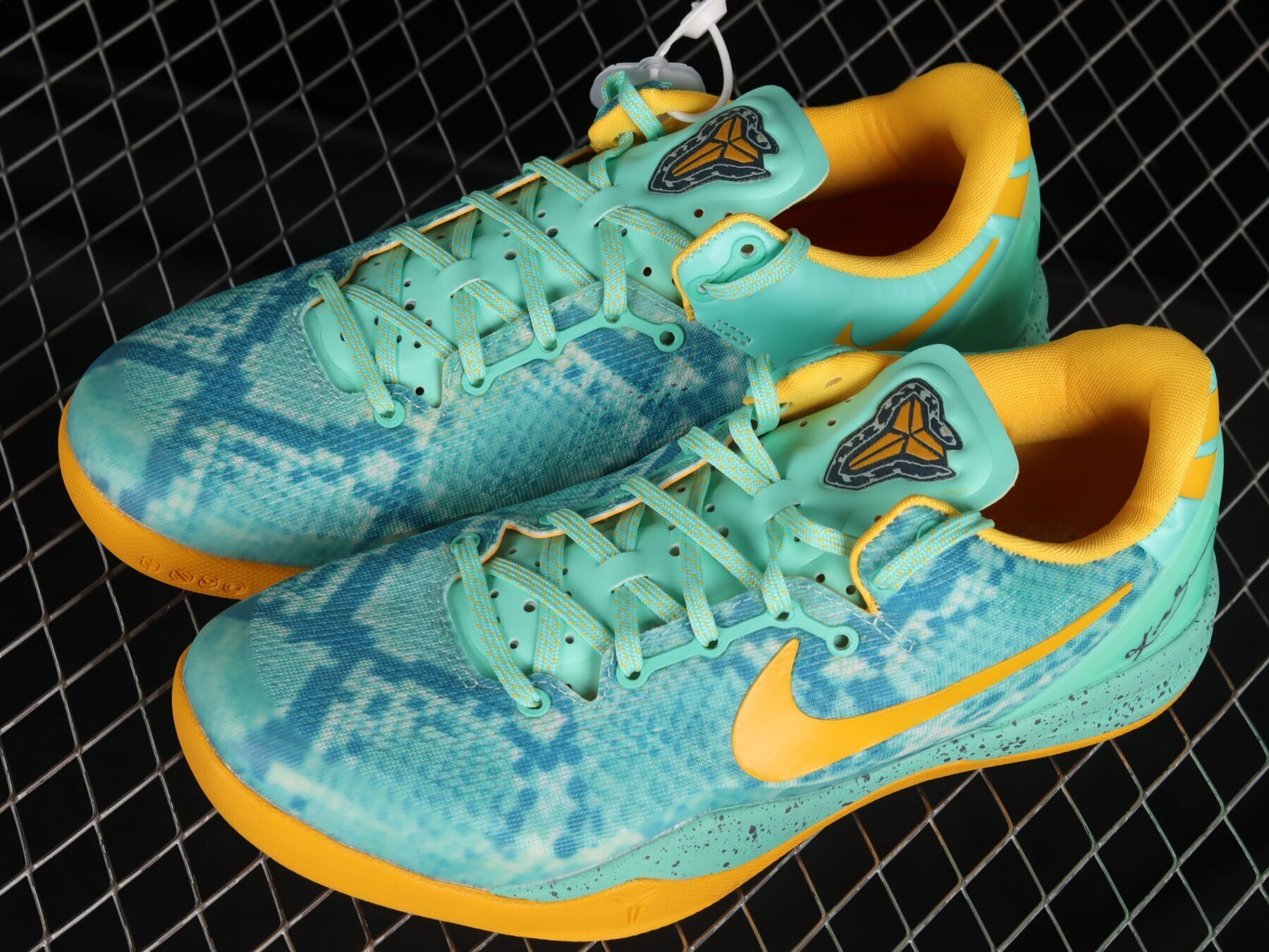 Kobe 8 System Green Glow Laser Orange - Image 8