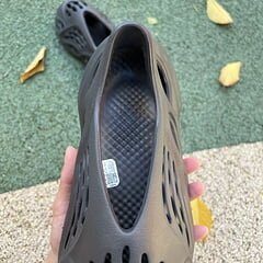 Adidas Yeezy Foam RNNR Onyx - Image 10