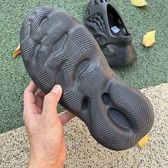 Adidas Yeezy Foam RNNR Onyx - Image 11